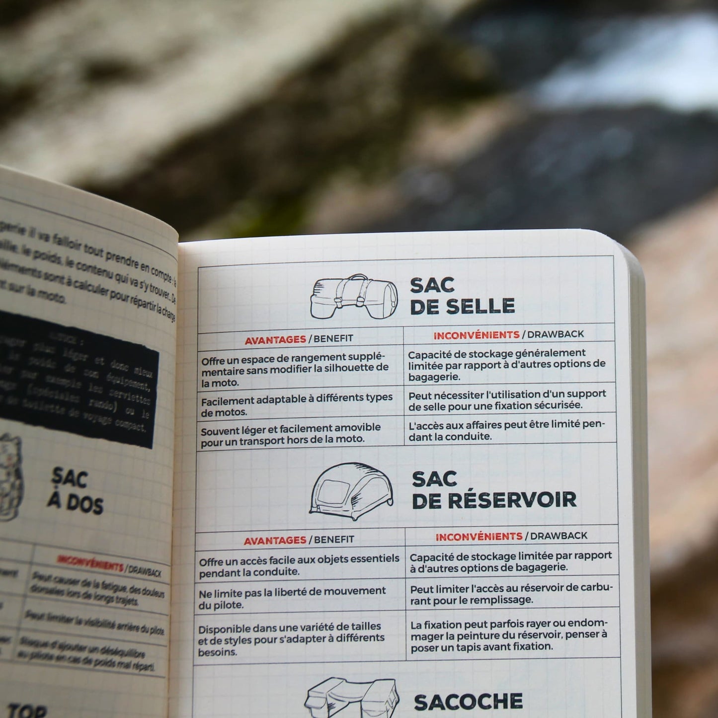 Carnet Road Trip ouvert sur la page de conseils sur les bagages, présentant des astuces pour optimiser le rangement lors des voyages à moto.