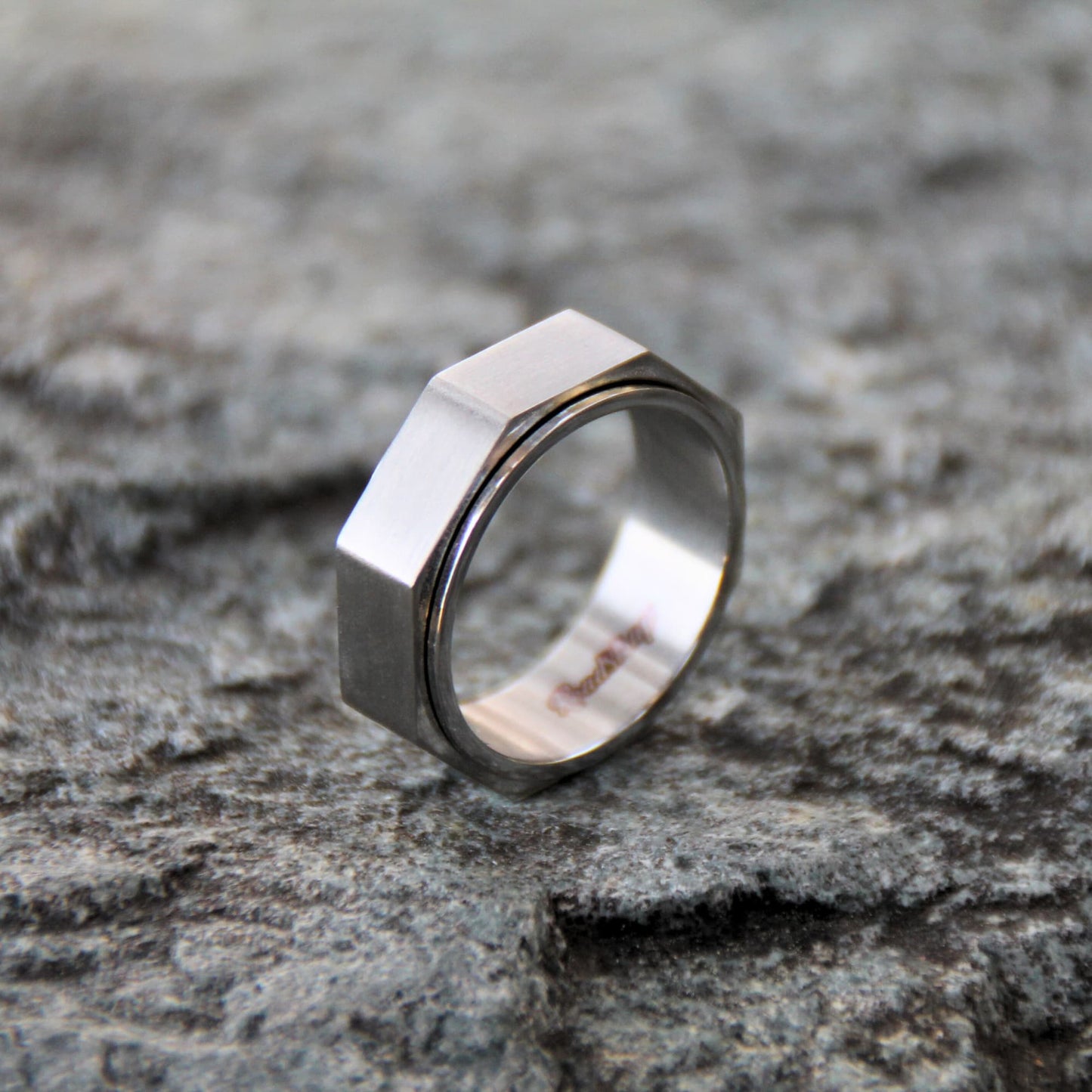 Bague boulon anti stress en acier inoxydable.