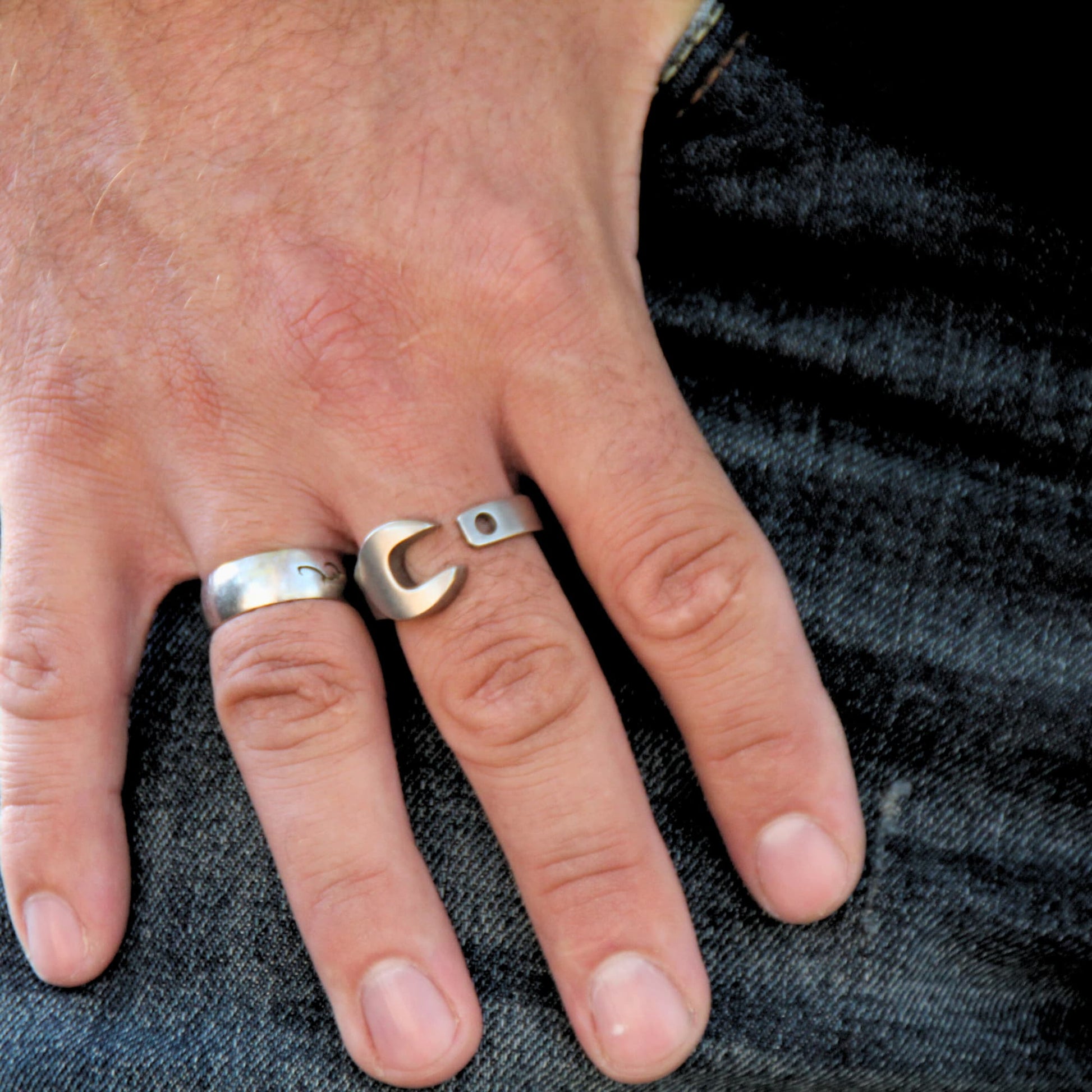 Bague motard en acier inoxydable. Marque italienne Rouille, bague clé.