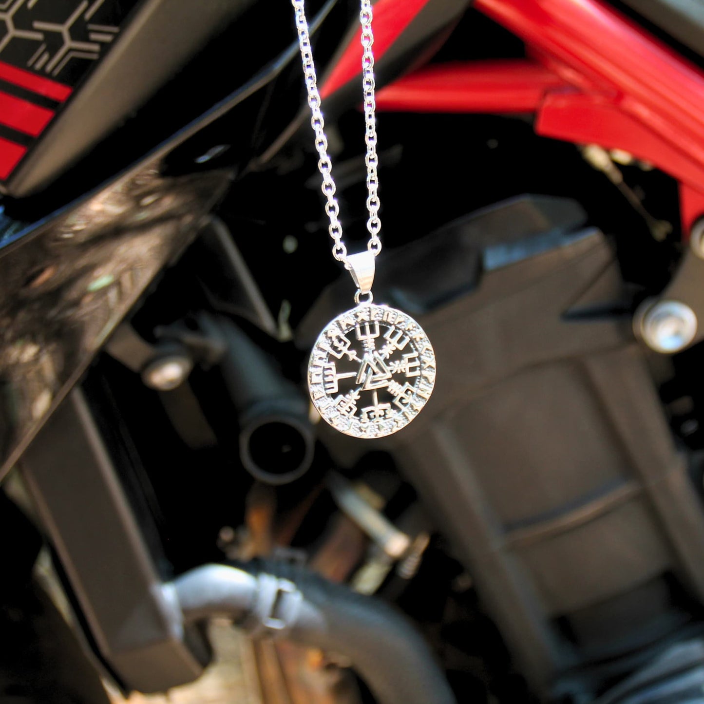 Collier cadeau motard avec pendentif Vegvisir