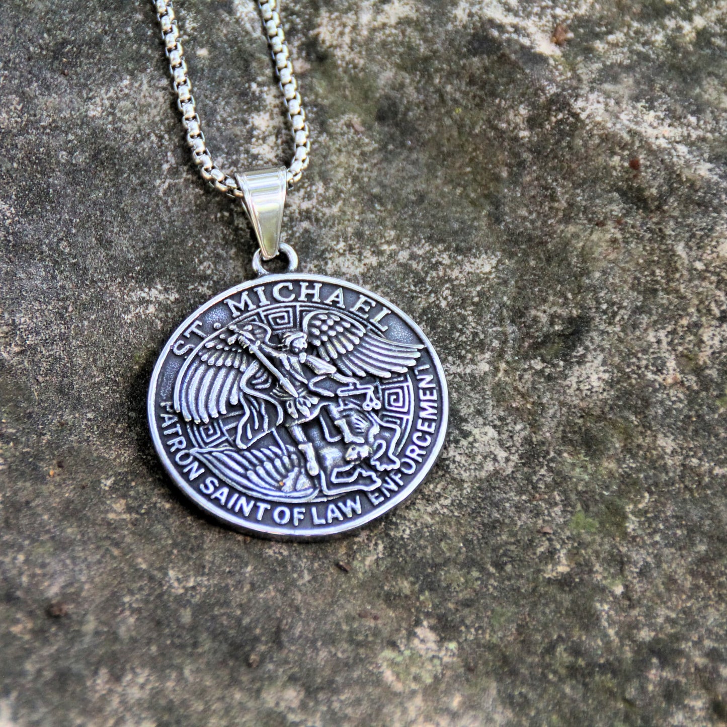 Collier acier inoxydable médaille Saint Michael recto-verso