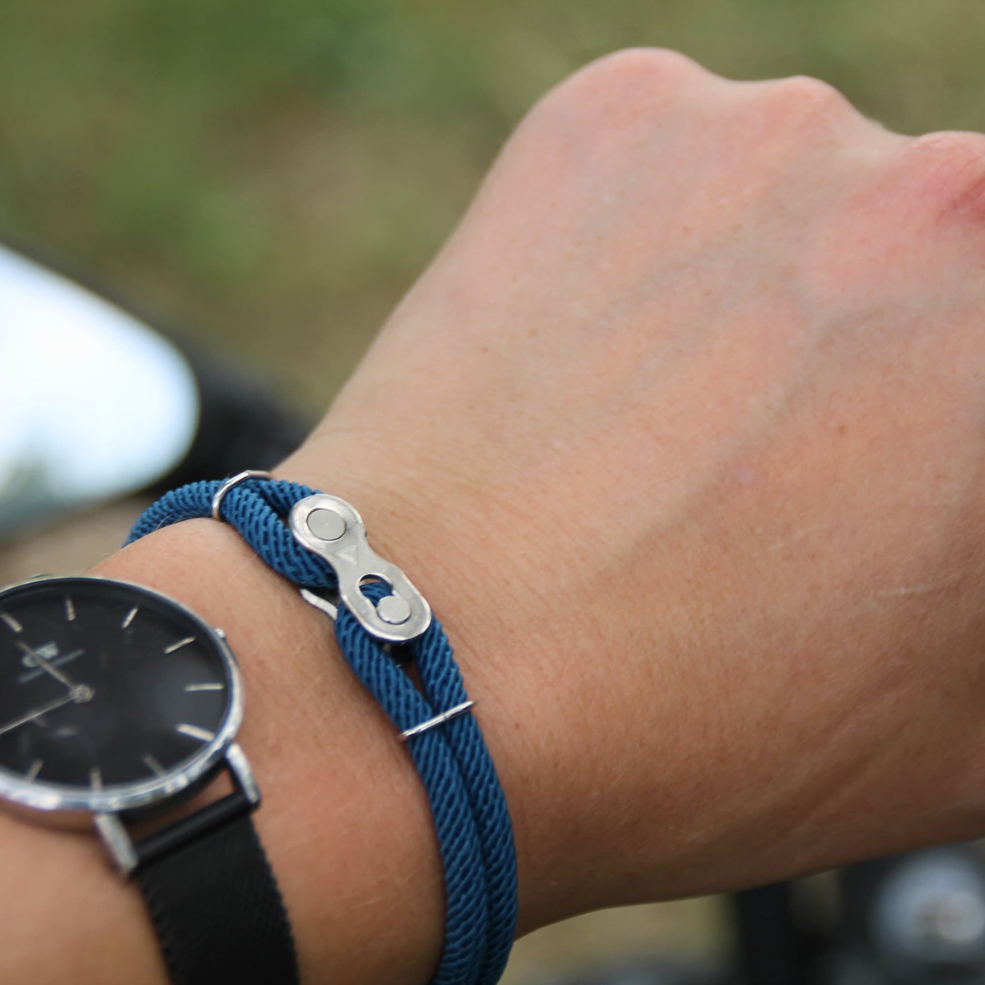 Bracelet cordon maillon de chaine bleu.