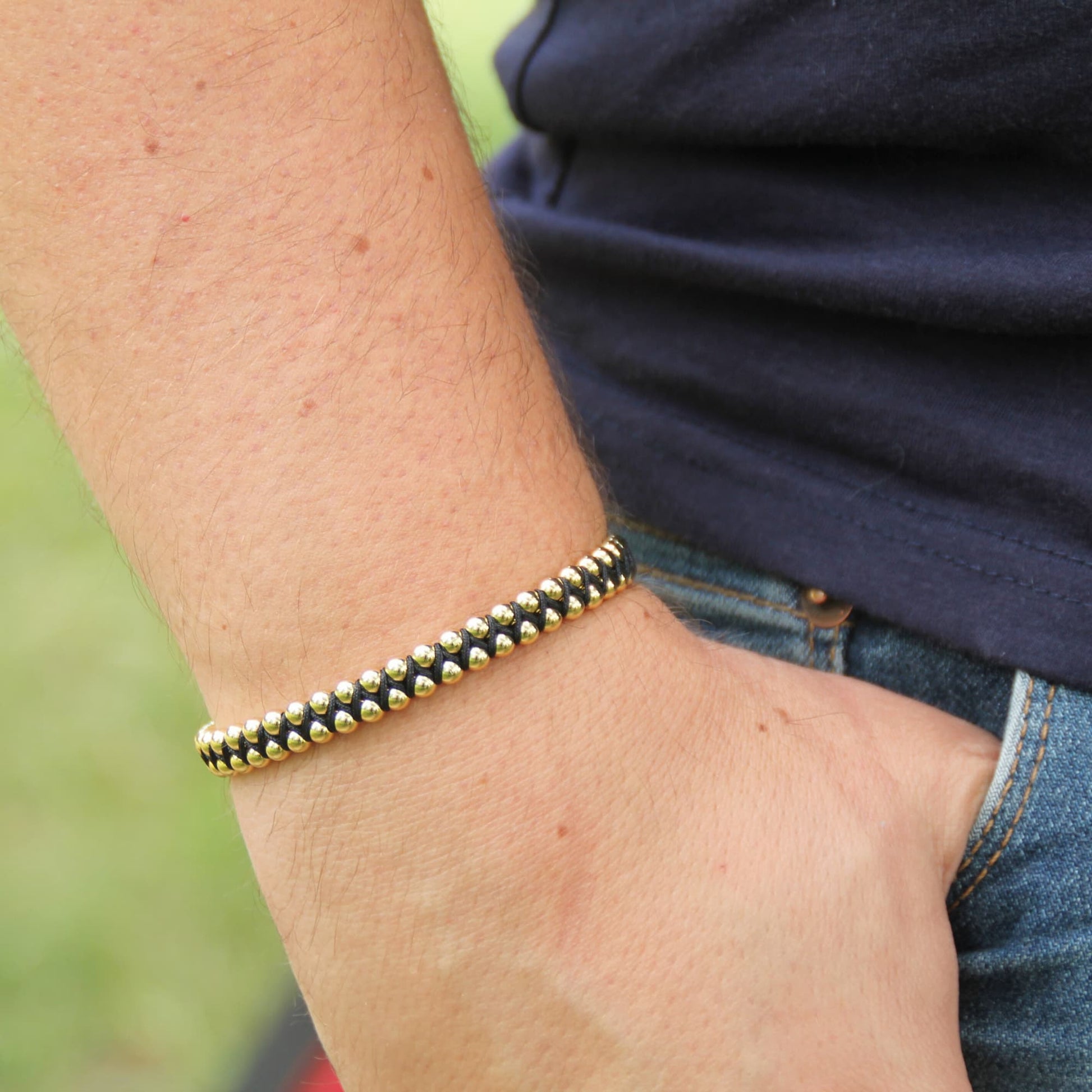 Bracelet roulement à bille doré.