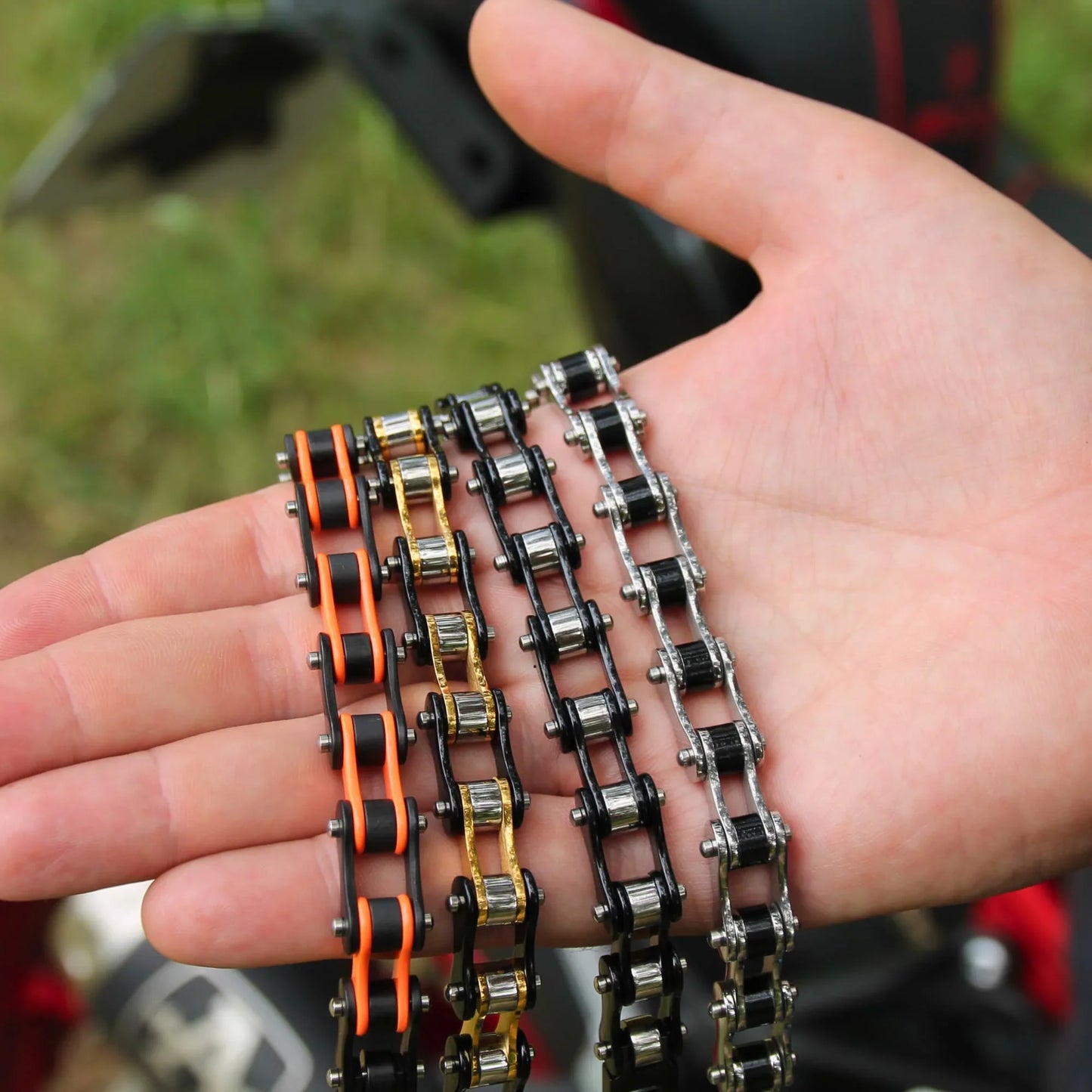 4 bracelets chaine moto de couleurs différentes
