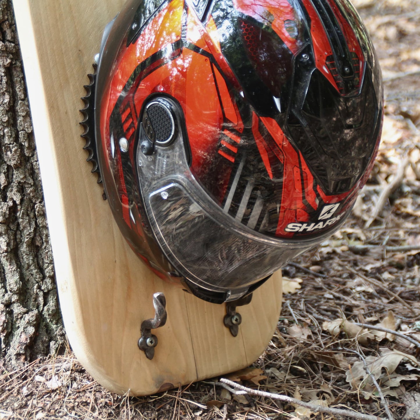 Zoom sur le support de casque mural en situation
