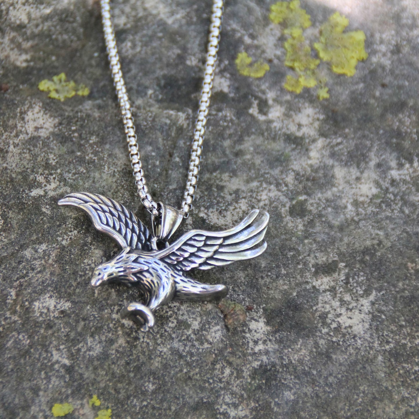 Collier cadeau motard avec pendentif aigle puissant