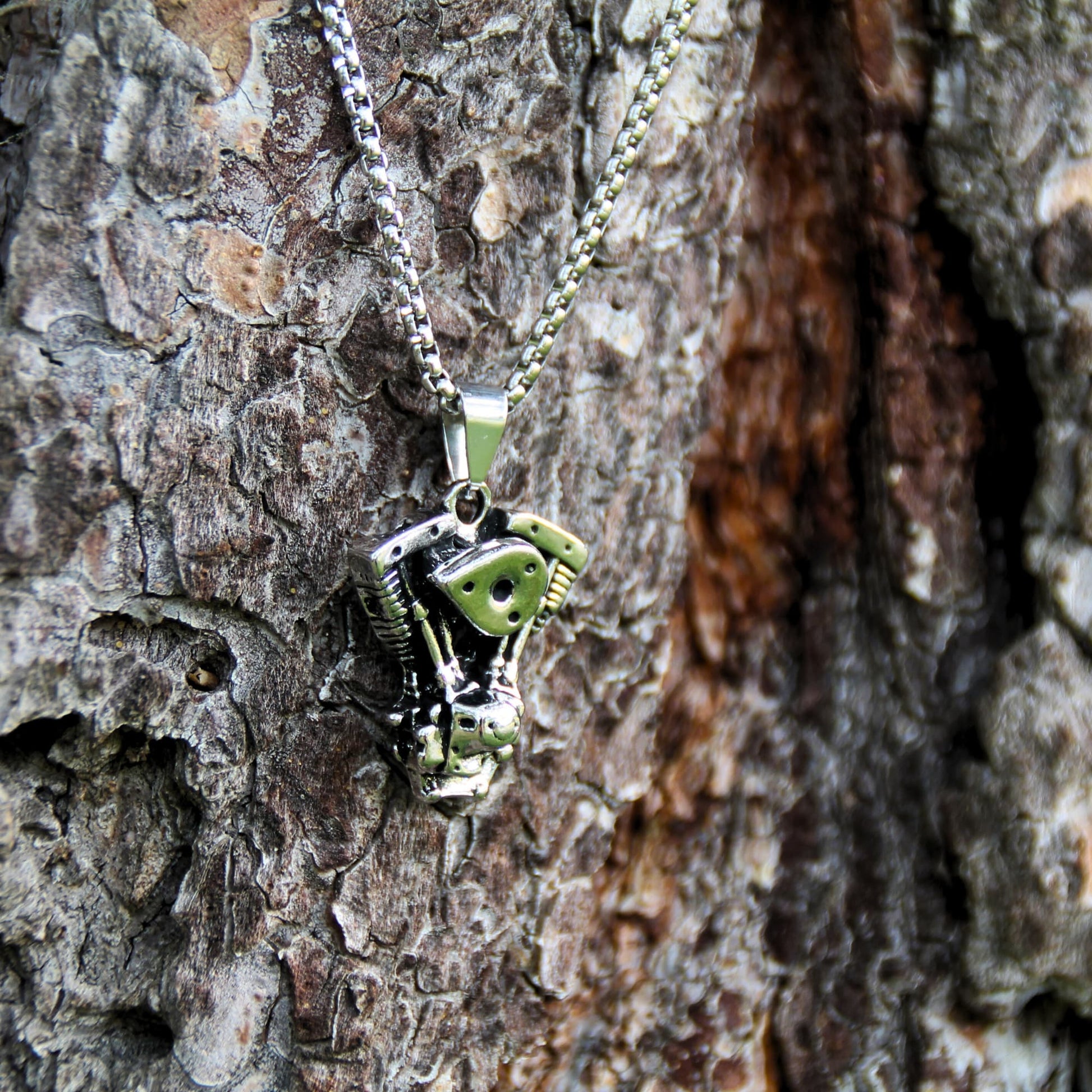 Collier biker Roadstrap fabriqué en France – pendentif moteur en acier