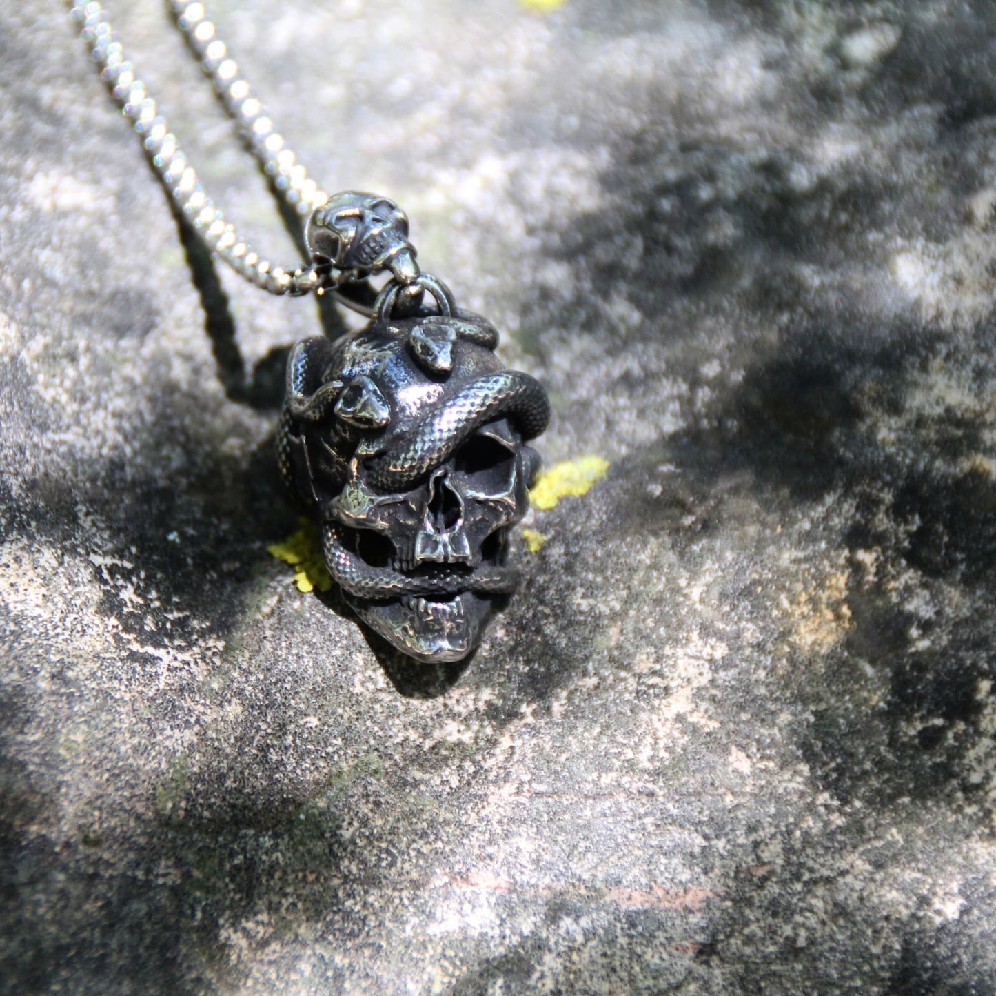 Collier biker acier 316L avec pendentif crâne et serpent