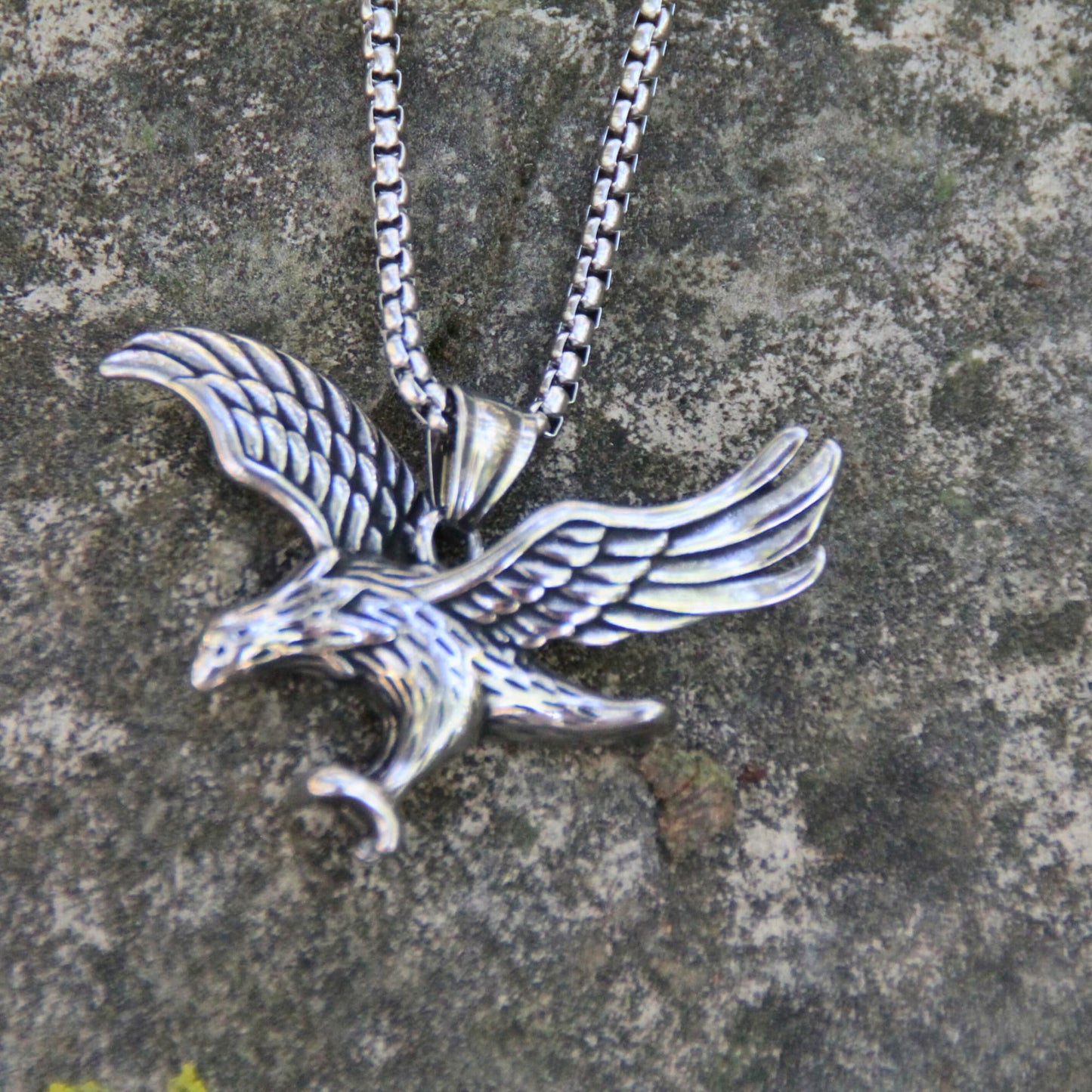Collier acier inoxydable pendentif aigle en vol symbole de liberté