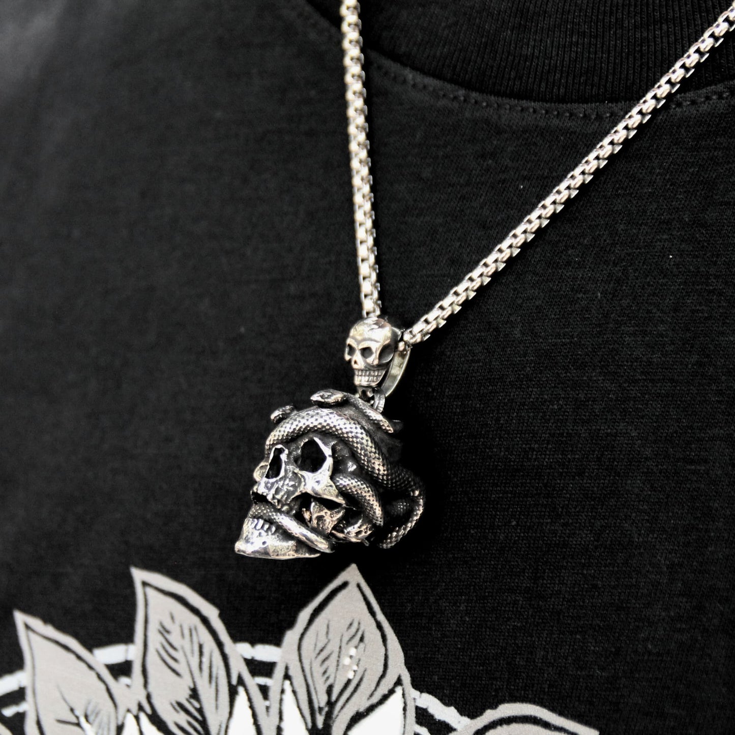 Collier acier inoxydable pendentif crâne et serpent unisexe