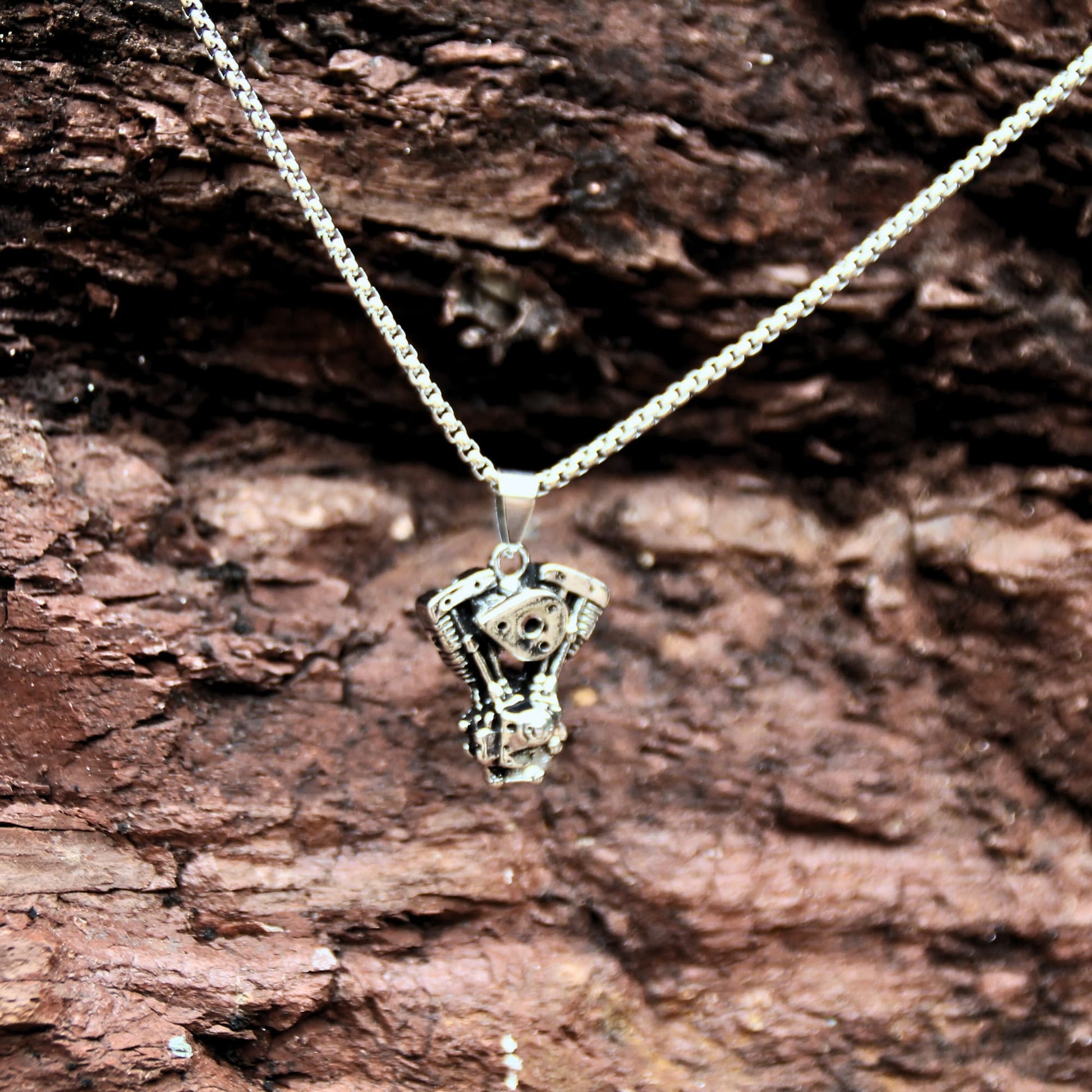 Collier en acier inoxydable avec pendentif moteur inspiré Harley Davidson