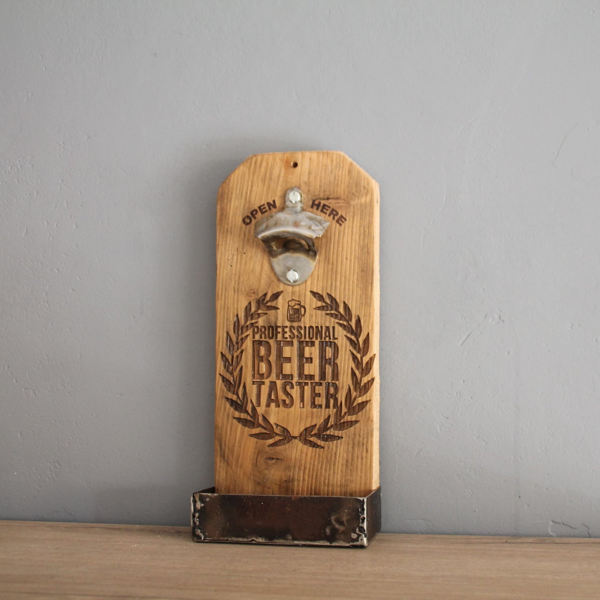 Décapsuleur en bois fait à la main et gravé "Professional Beer Tester".