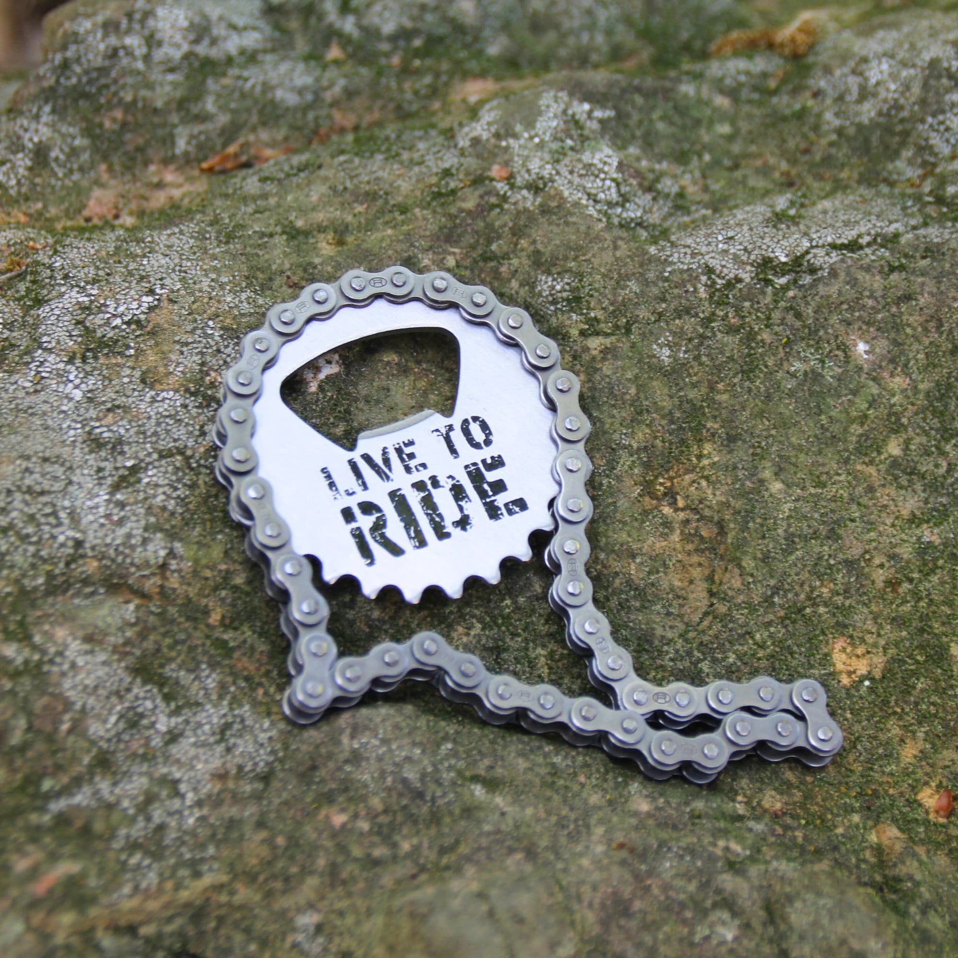 Zoom sur la chaine du décapsuleur