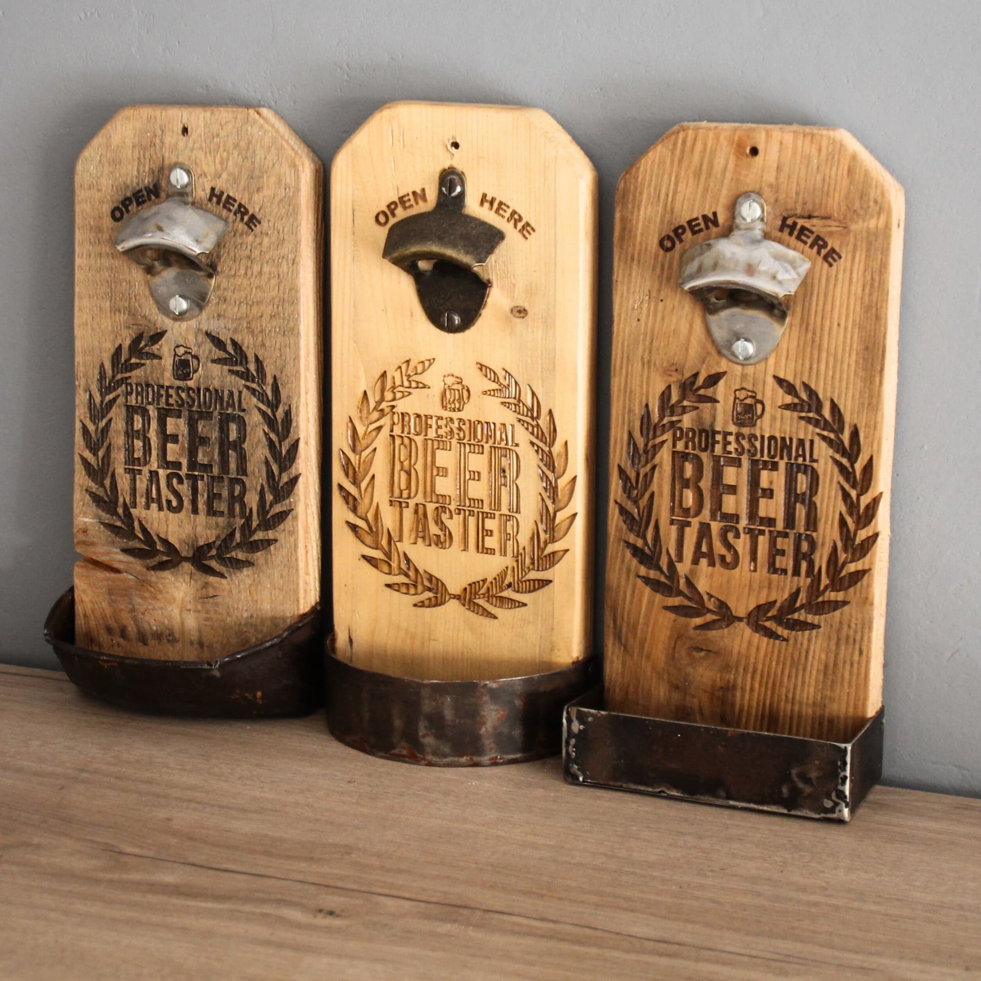 Decapsuleurs à biere en bois fait à la main et gravés "Professional Beer Tester". 3 bacs de récupération au choix.
