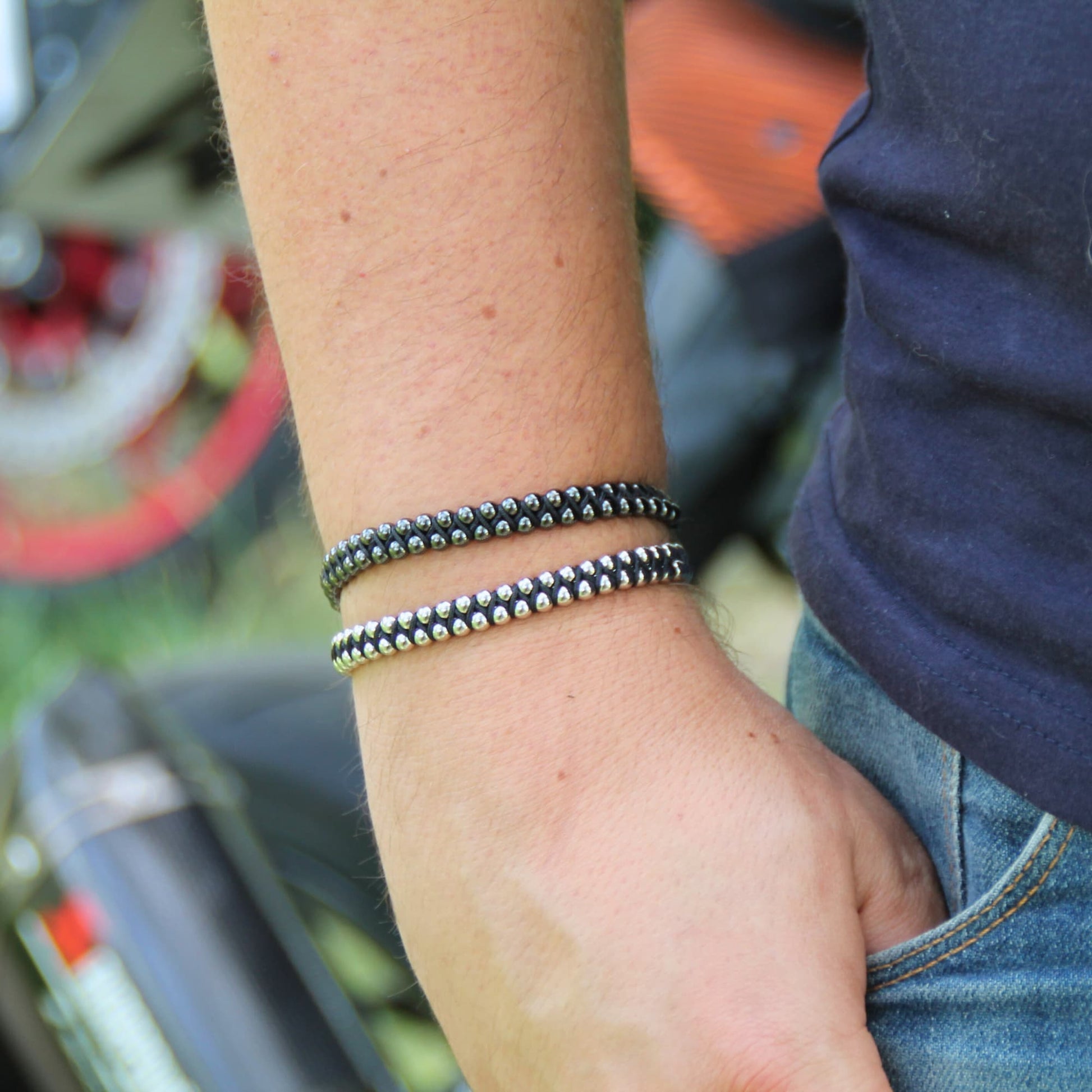Duo de bracelets double roulement à billes couleurs argent et noir