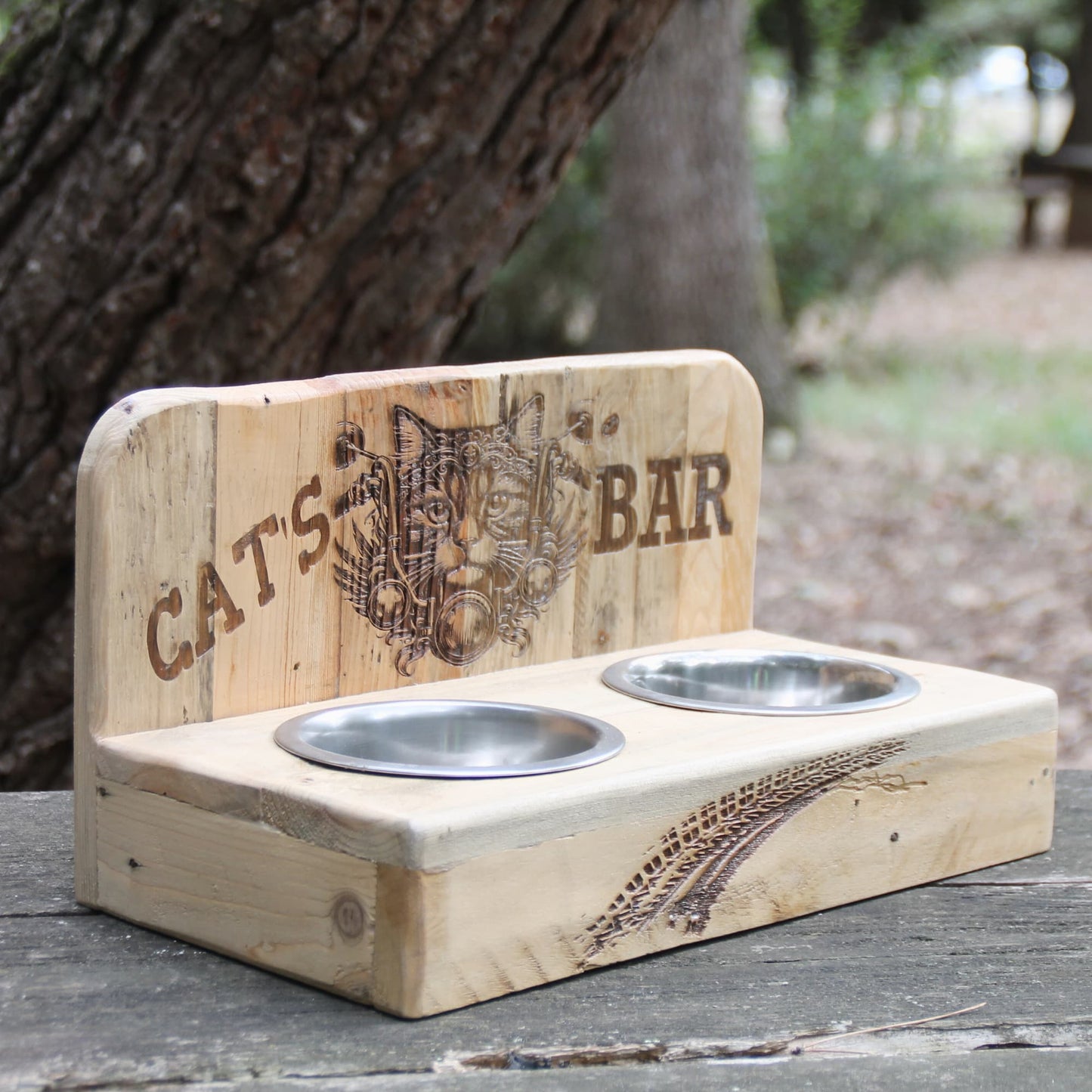 Gamelle chat double en bois et inox gravure chat motard et inscription Cat's Bar