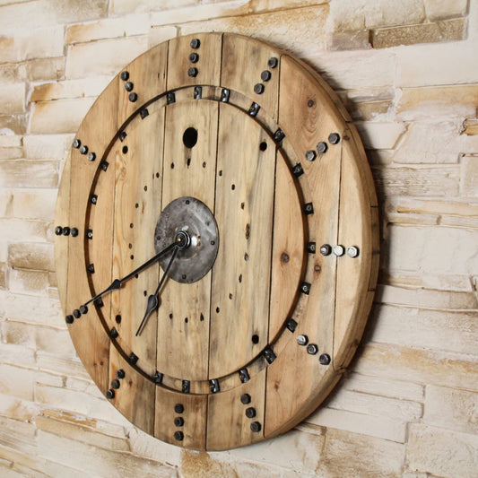 Horloge en bois et métal recyclé. Piece unique