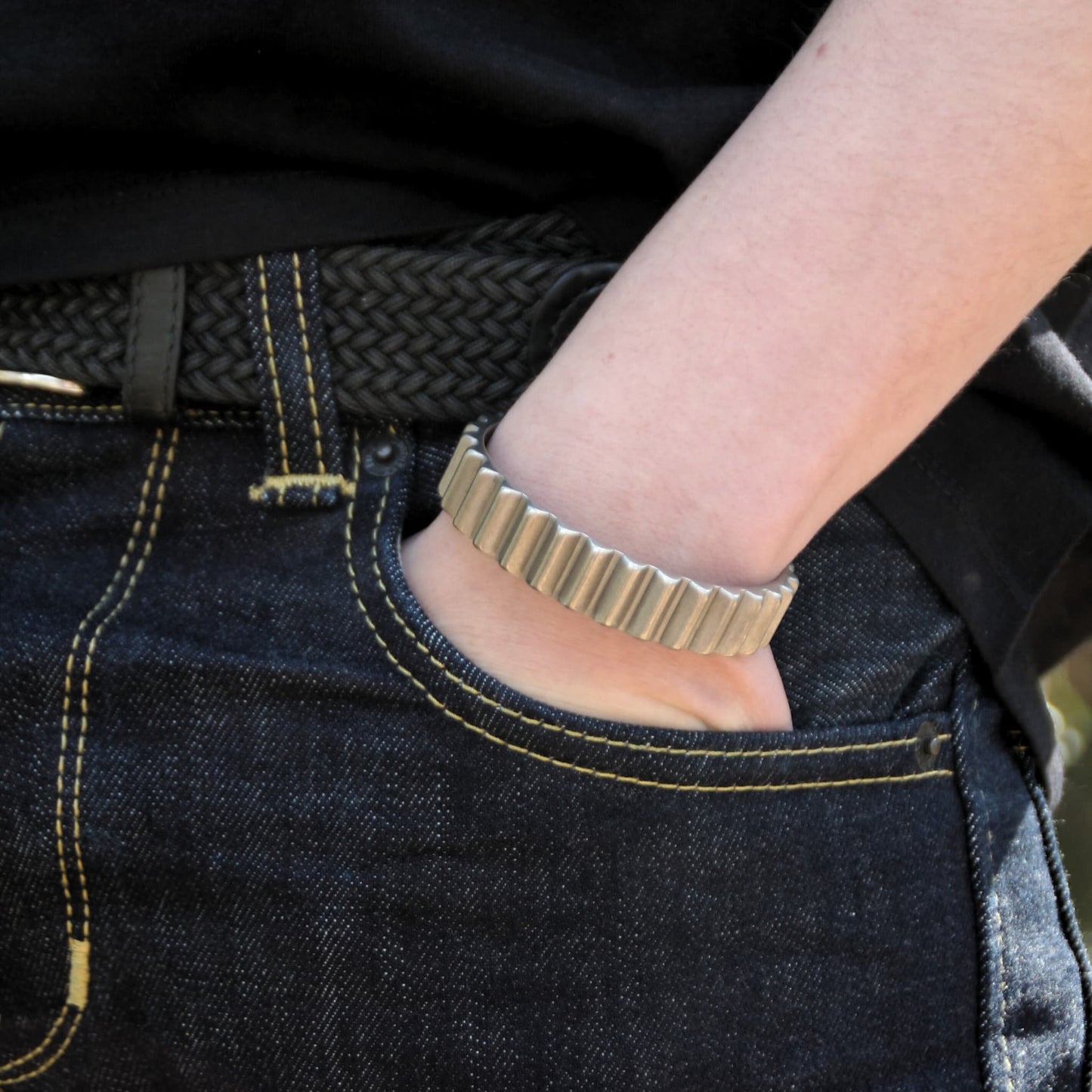 Bracelet jonc 'Gear' en acier inoxydable de la marque italienne Rouille. Design inspiré d'un engrenage mécanique.