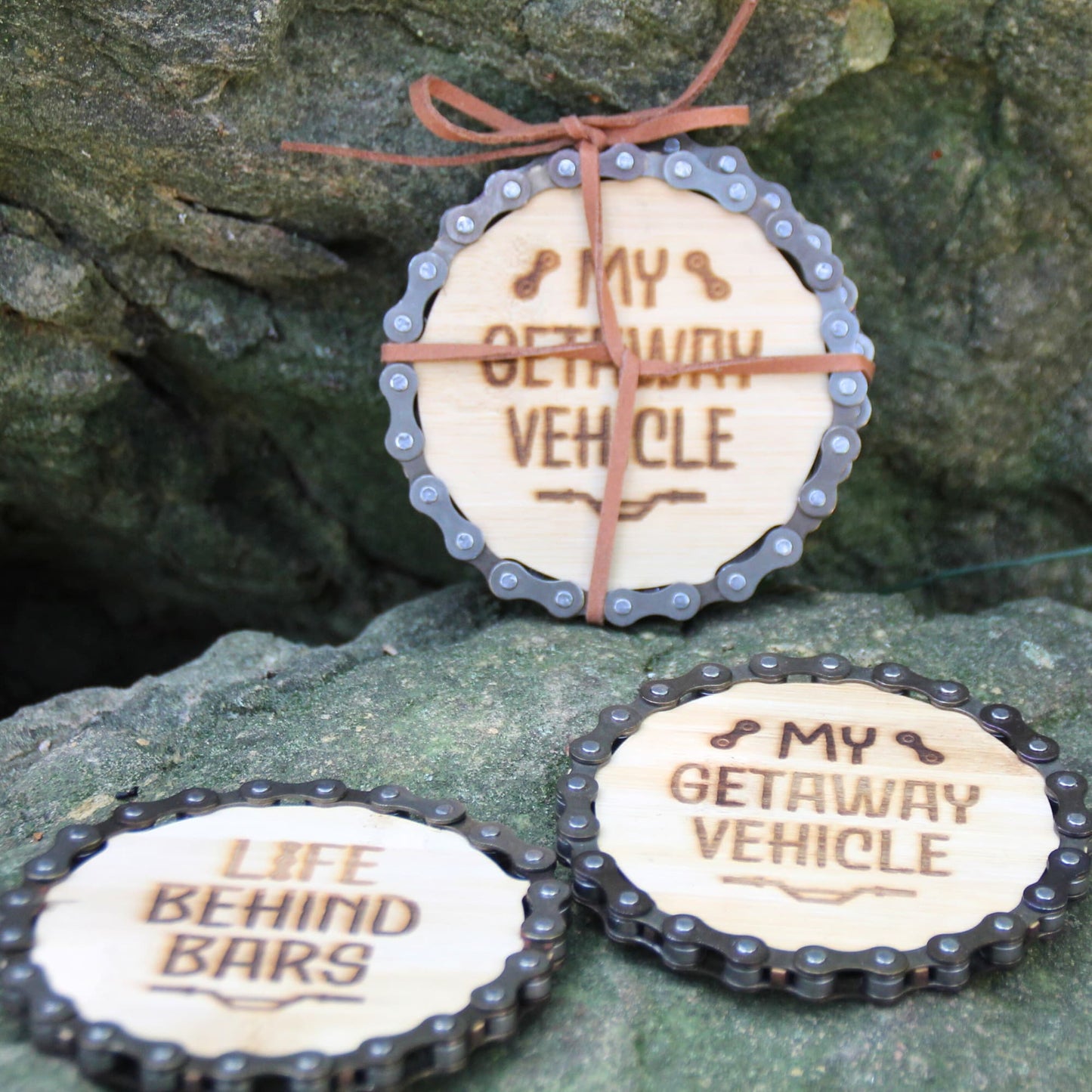 Lot de 2 dessous de verre en bambou et chaine gravés