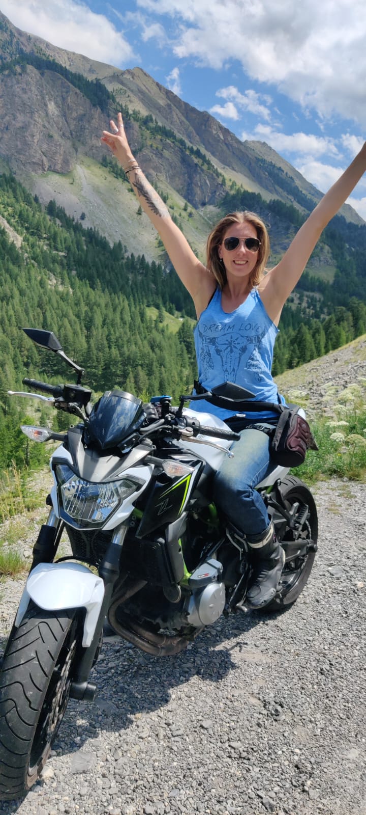 Photo de Déborah Duminy, motarde et directrice de Secrets de Bikers.