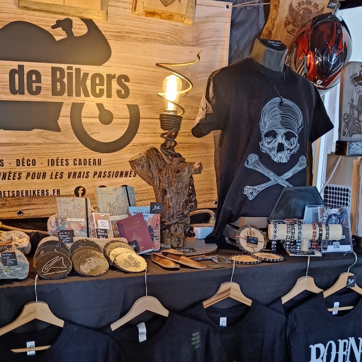 Stand exposant Secrets de Bikers au Sou'papes Festival 2025 à Avignon