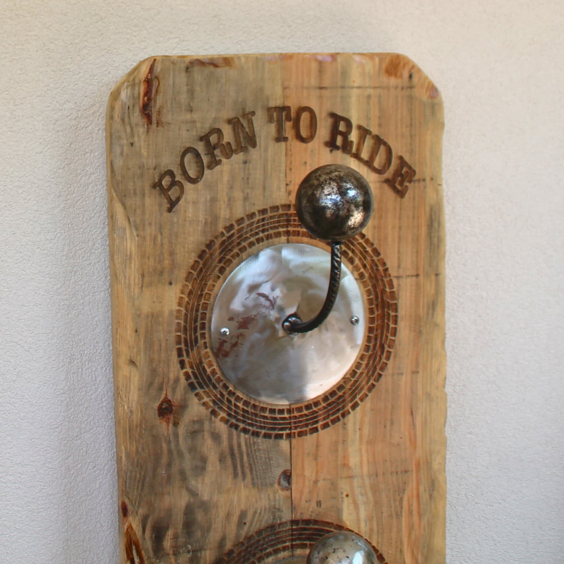 Support de casque moto duo gravé Born to Ride avec boules de pétanque