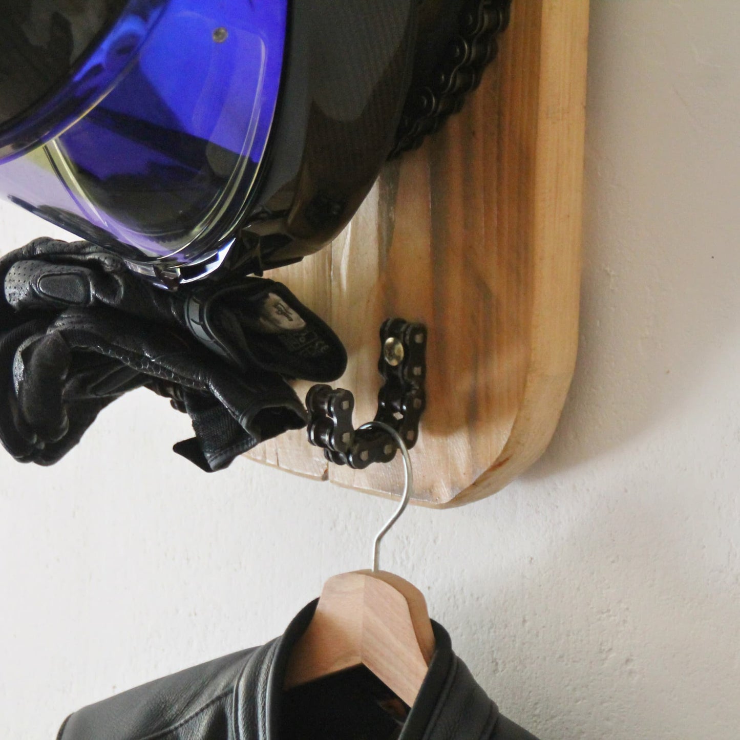 Support casque moto bois piston chaine motard