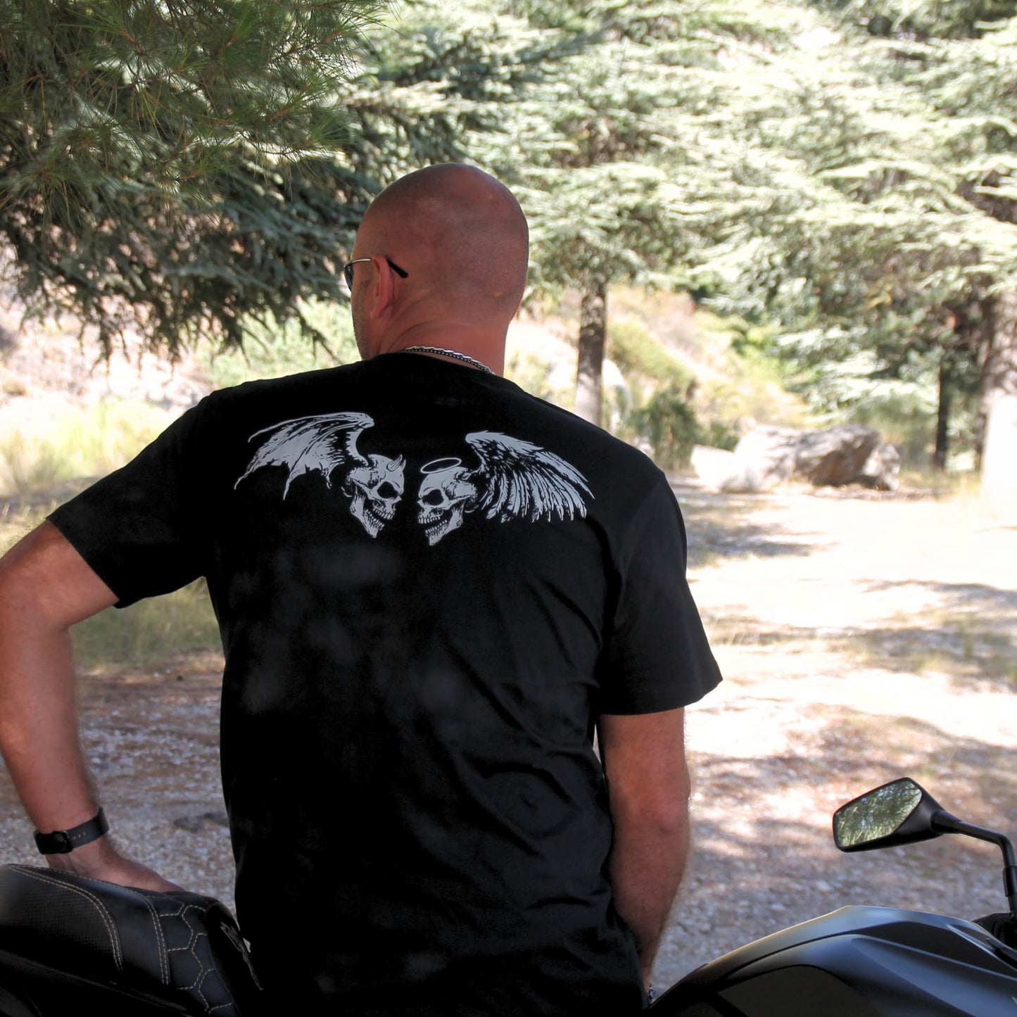 T-shirt biker en coton impression dans le dos de tête de mort ange et démon.