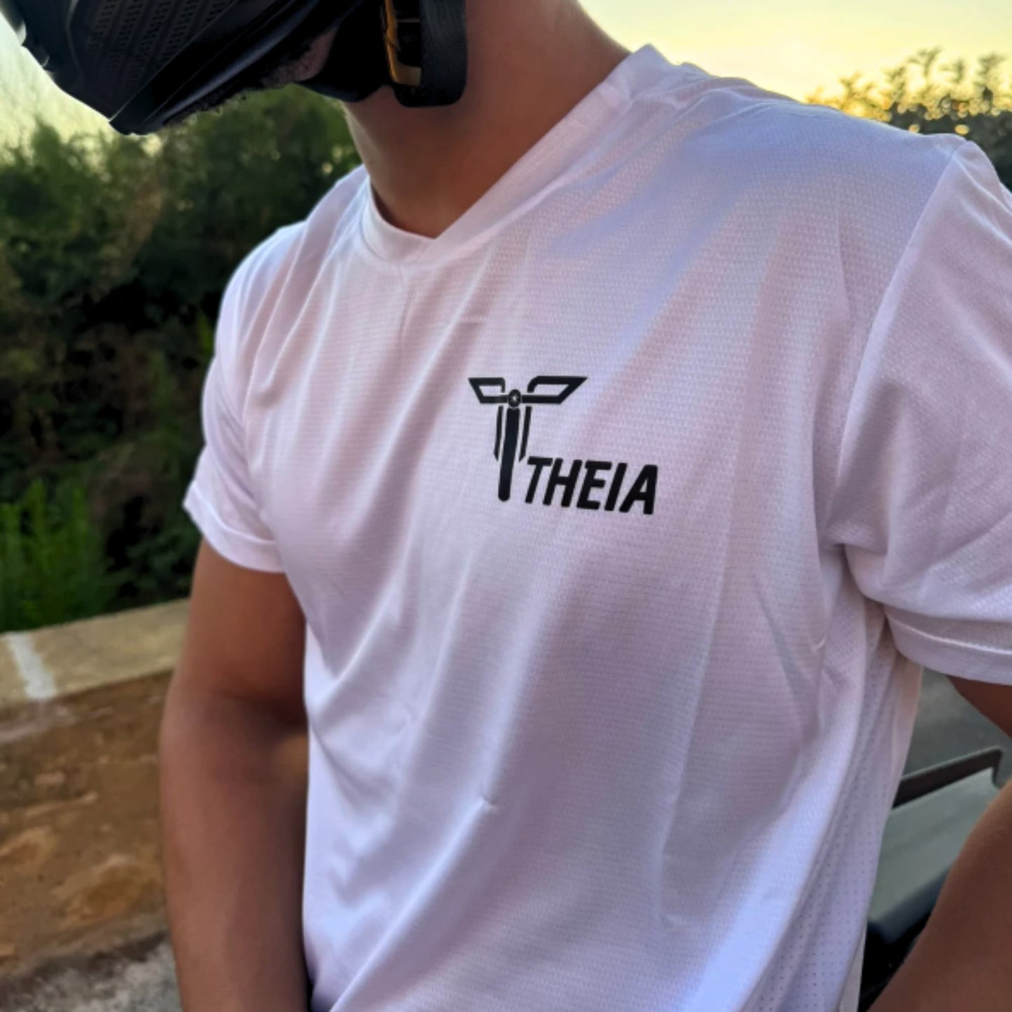 Tshirt ultra léger et respirant blanc de la marque Theia moto pour motard.