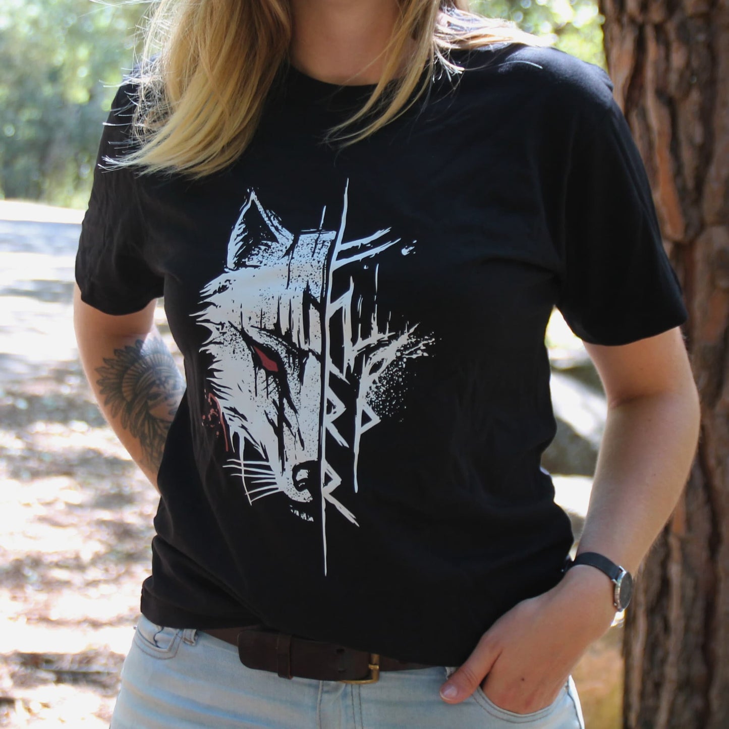 Tshirt femme moto noir avec symbole loup viking