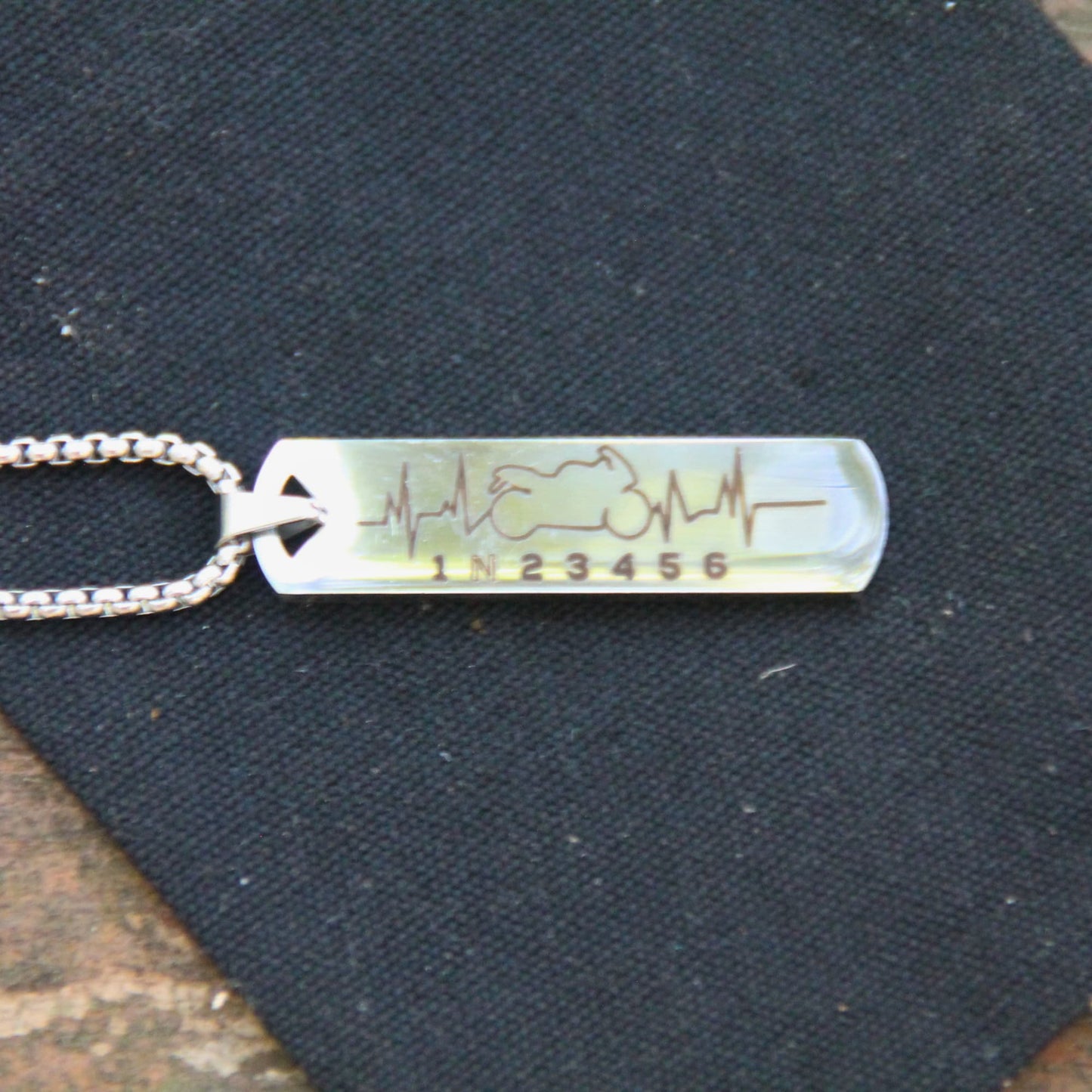Collier acier inox pendentif gravé ligne de vie moto 1N2345 pour motard