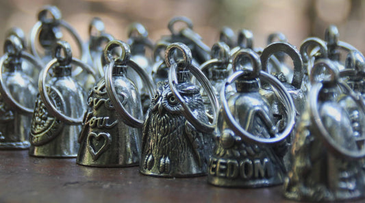 Guardian Bell officielle, clochette porte-bonheur pour moto associée à la légende des motards, disponible chez Secrets de Bikers.