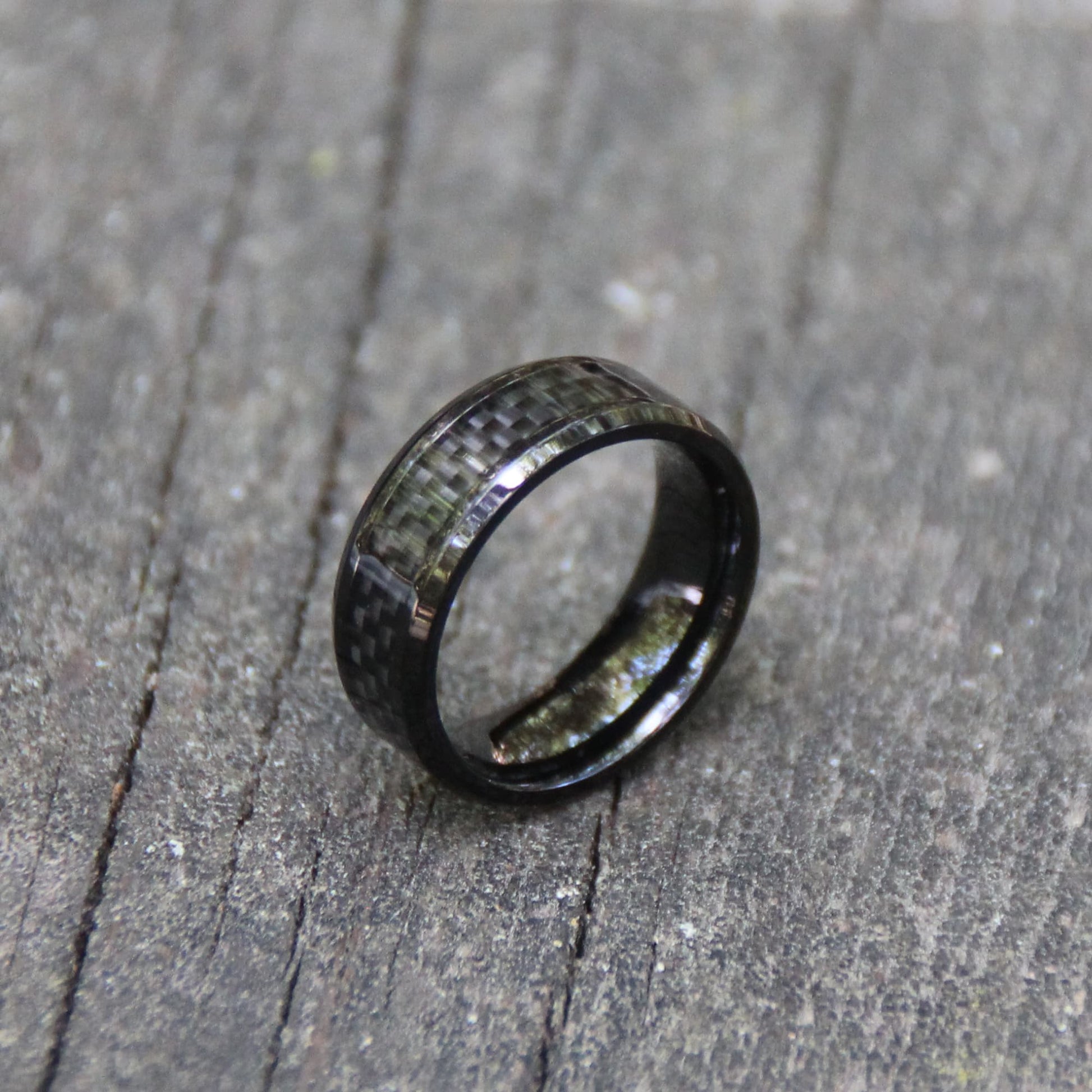 bague acier inoxydable et carbone finition noire. Bijou motard