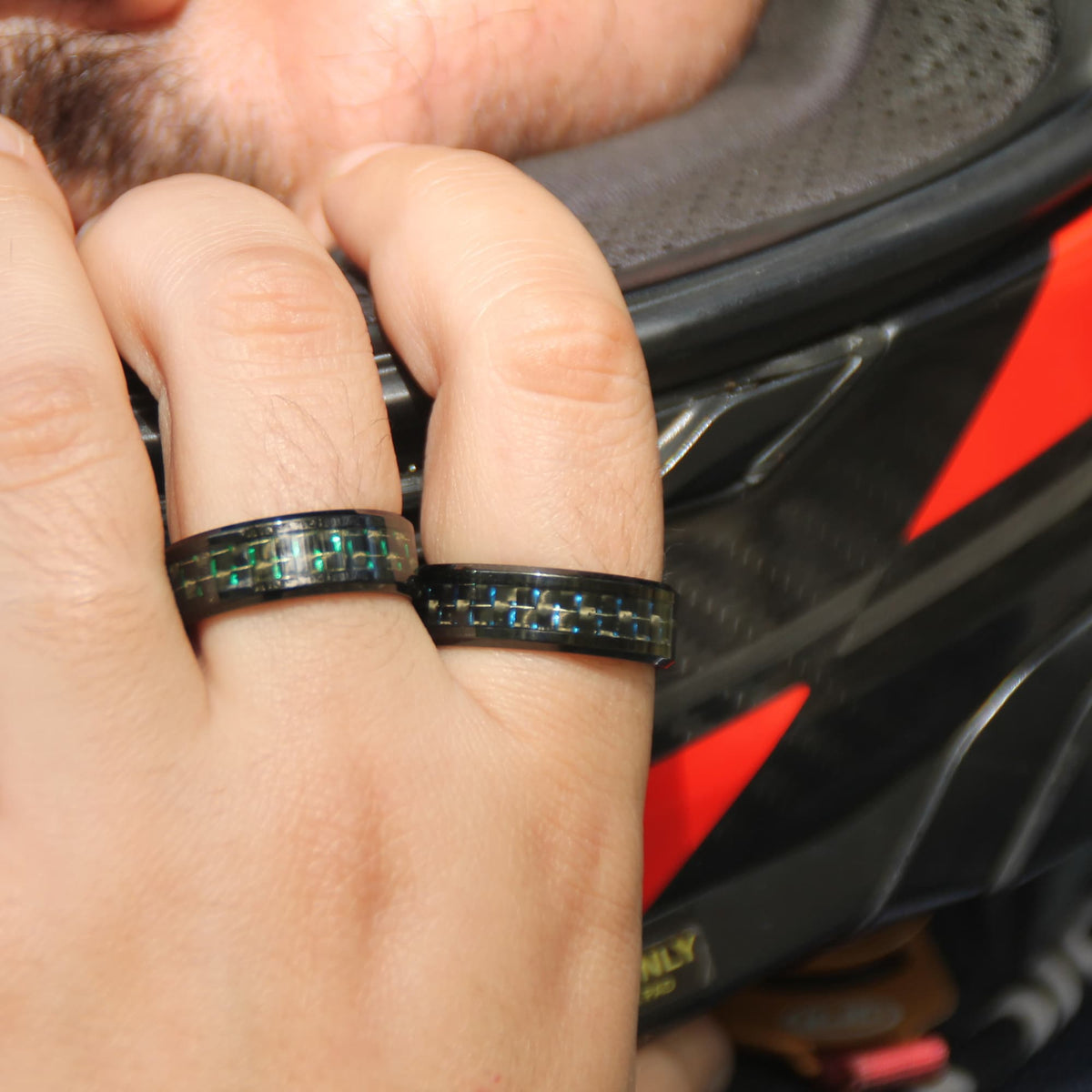 Bagues motard en acier inox noir et fibre de carbone colorée bleu ou vert