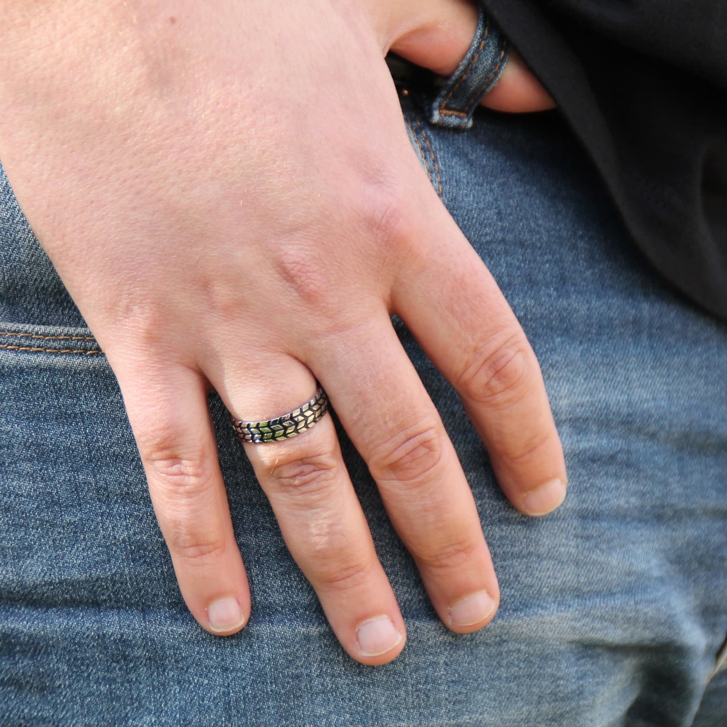 Bague en design de pneu en acier inoxydable.