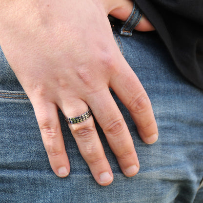 Bague en design de pneu en acier inoxydable.