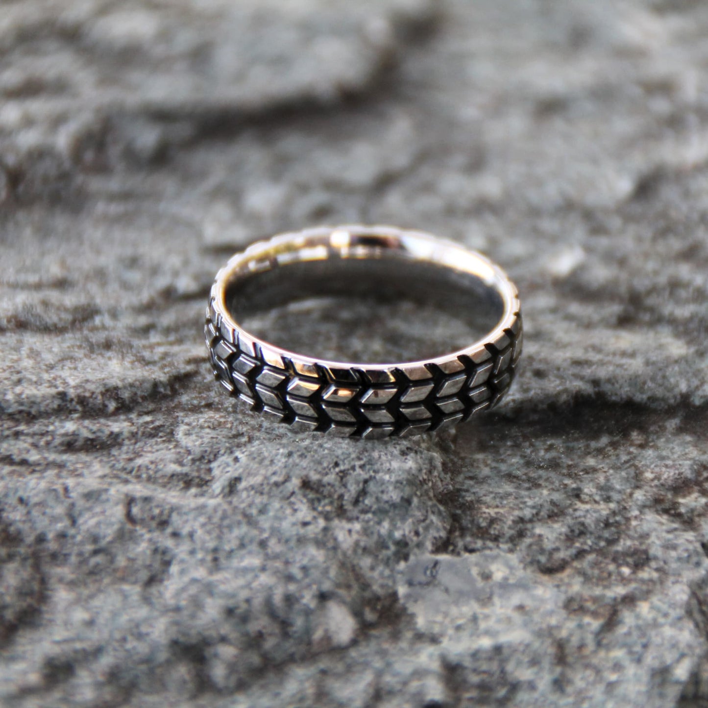 Bague unisexe pneu en acier inoxydable.