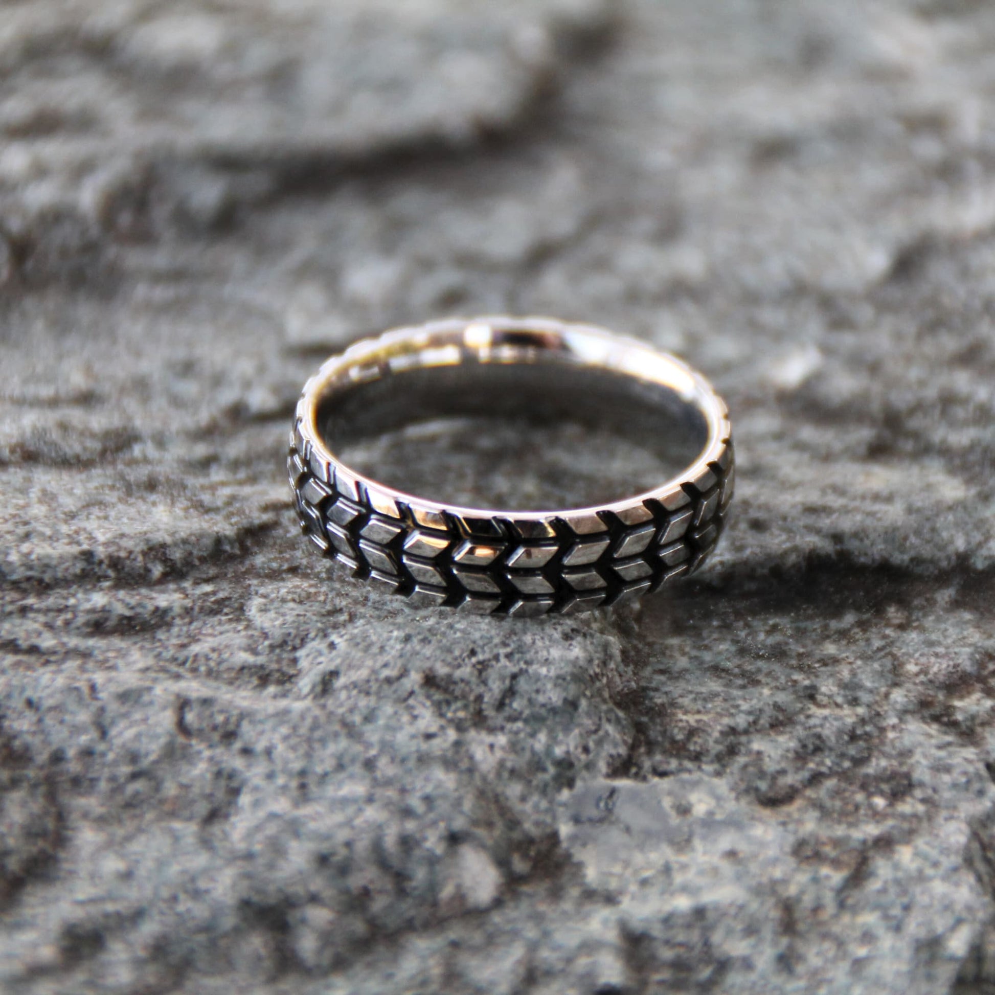 Bague unisexe pneu en acier inoxydable.