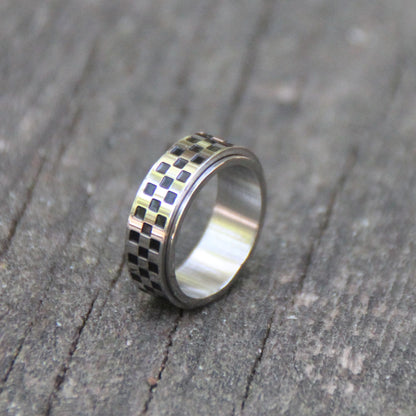 Bague acier inox rotative damier course moto GP finition argent et noir