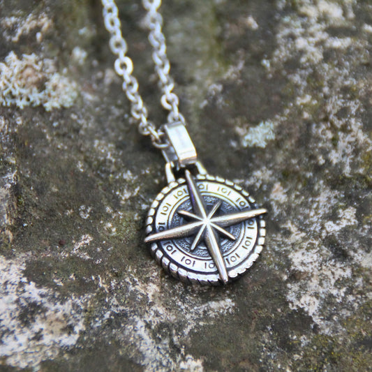 Collier motard acier inoxydable pendentif boussole rose des vents