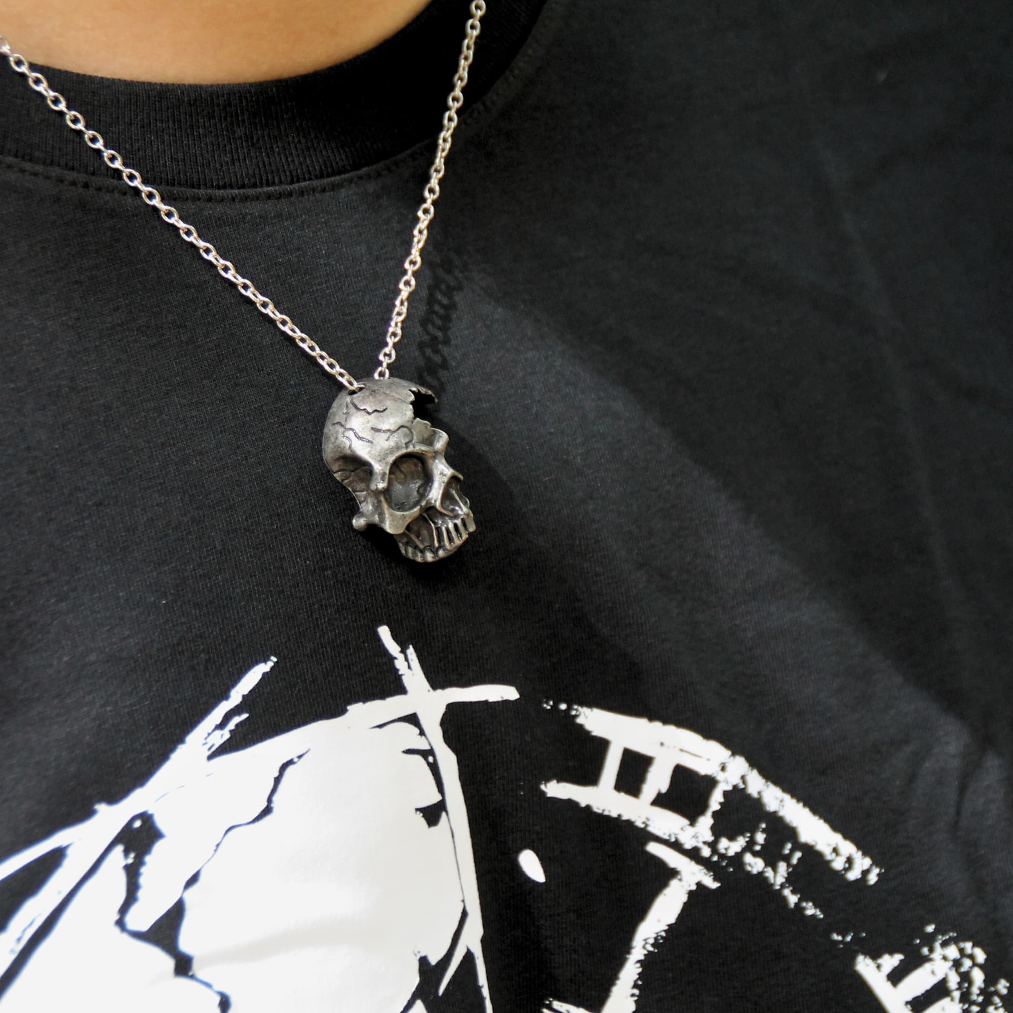 Collier biker acier 316L avec pendentif crâne fracturé