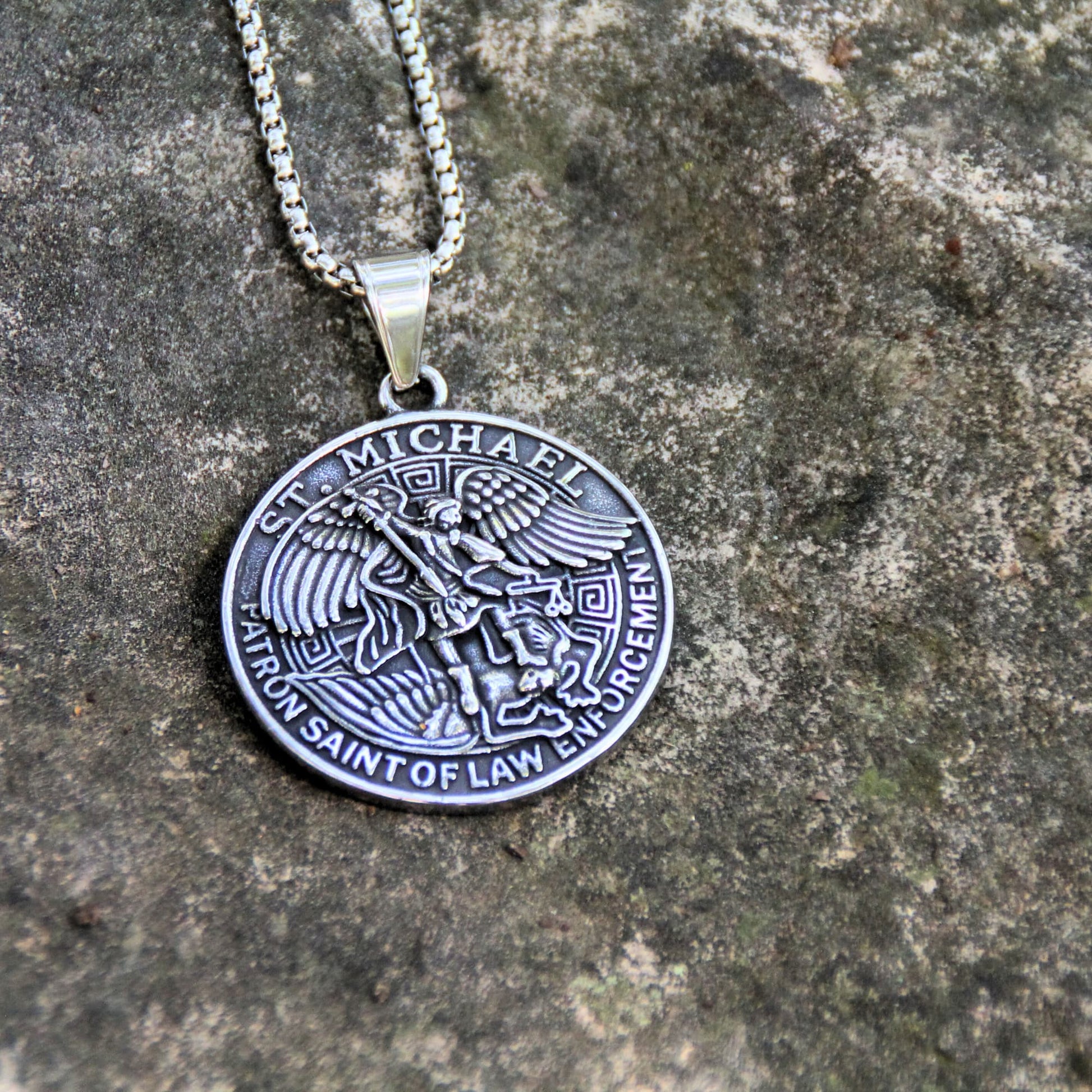 Collier acier inoxydable médaille Saint Michael recto-verso