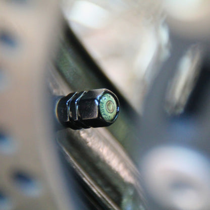 Bouchons de valve moto design balle en situation.