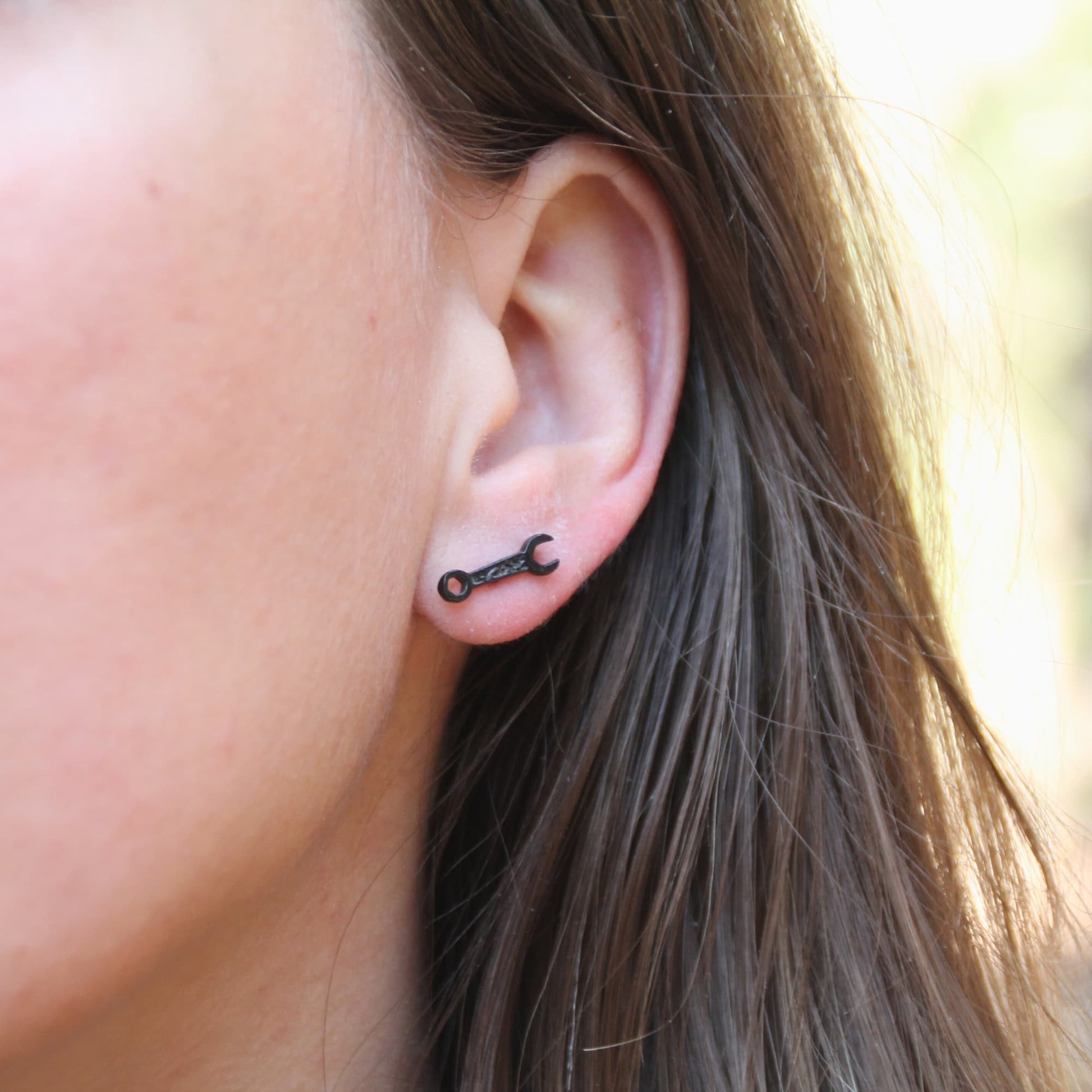 Boucles d'oreilles clé mécanique idéales pour motarde.