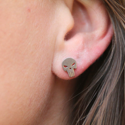 Boucles d'oreilles puces en acier inox crâne Punisher