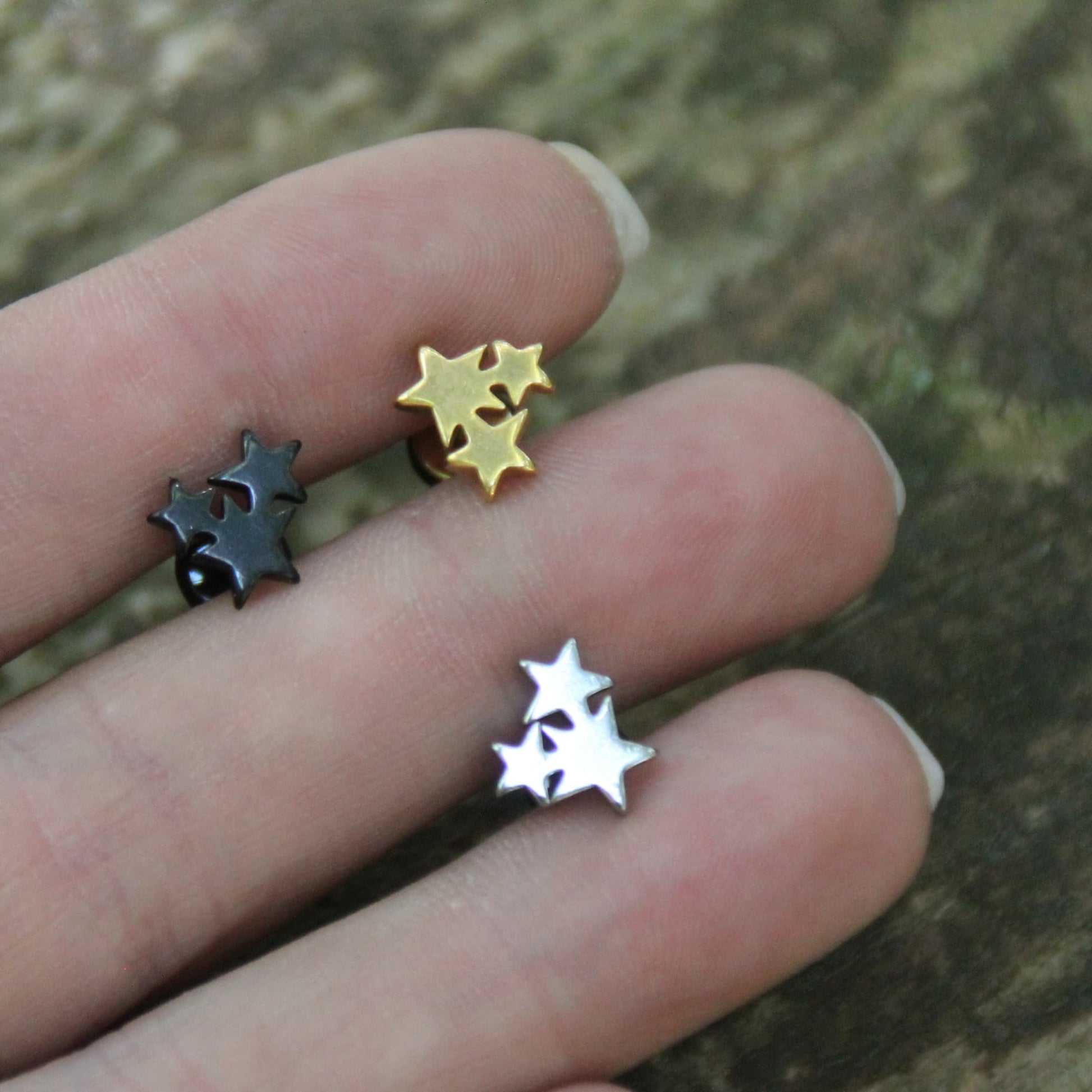 Boucles d'oreilles en acier inoxydable en trio d'étoiles