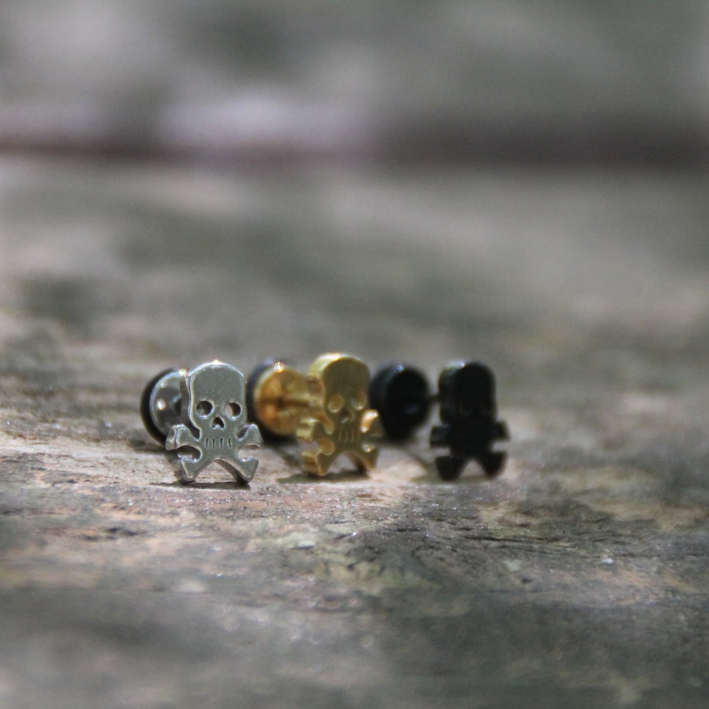 Boucles d'oreilles crane pirate trois coloris au choix