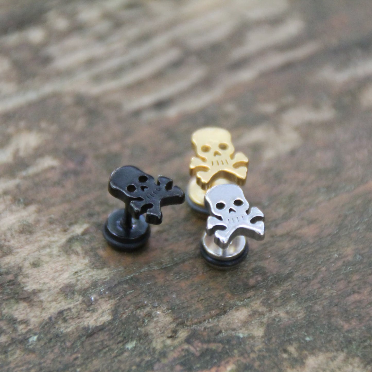 Boucles d'oreilles crane pirate en acier inoxydable de trois couleurs differentes