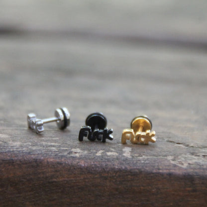 Boucles d'oreilles fuck en acier inoxydable. Embout plat et vissé parfait pour motard