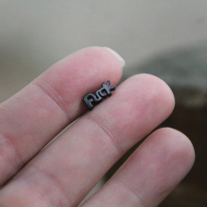 Boucles d'oreilles fuck en acier inoxydable noir. 